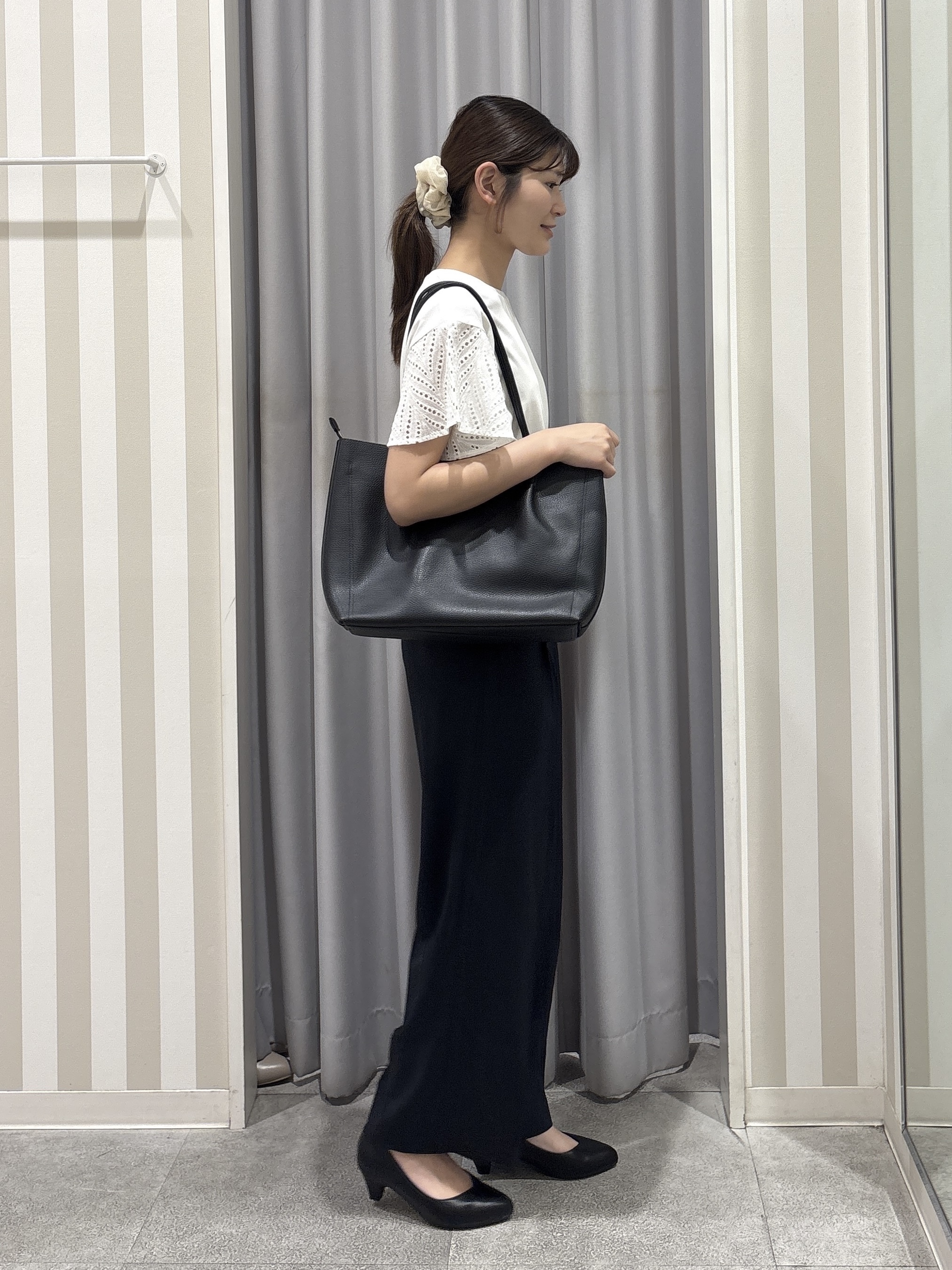Rikaさんの「SHOO･LA･RUE｜【S-LL/洗濯機可/体型カバー】汗じみが気になりにくい お袖レースフレアTシャツ」を使ったコーディネート