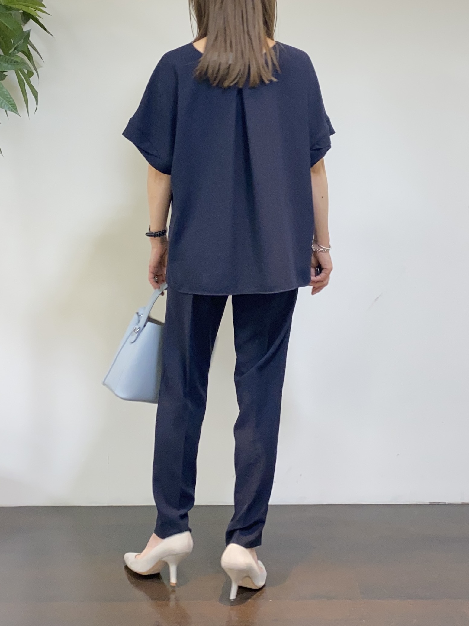 tomoさんの「UNTITLED｜【セットアップ可/UVカット/前後2WAY】リラクシーフレンチスリーブブラウス」を使ったコーディネート