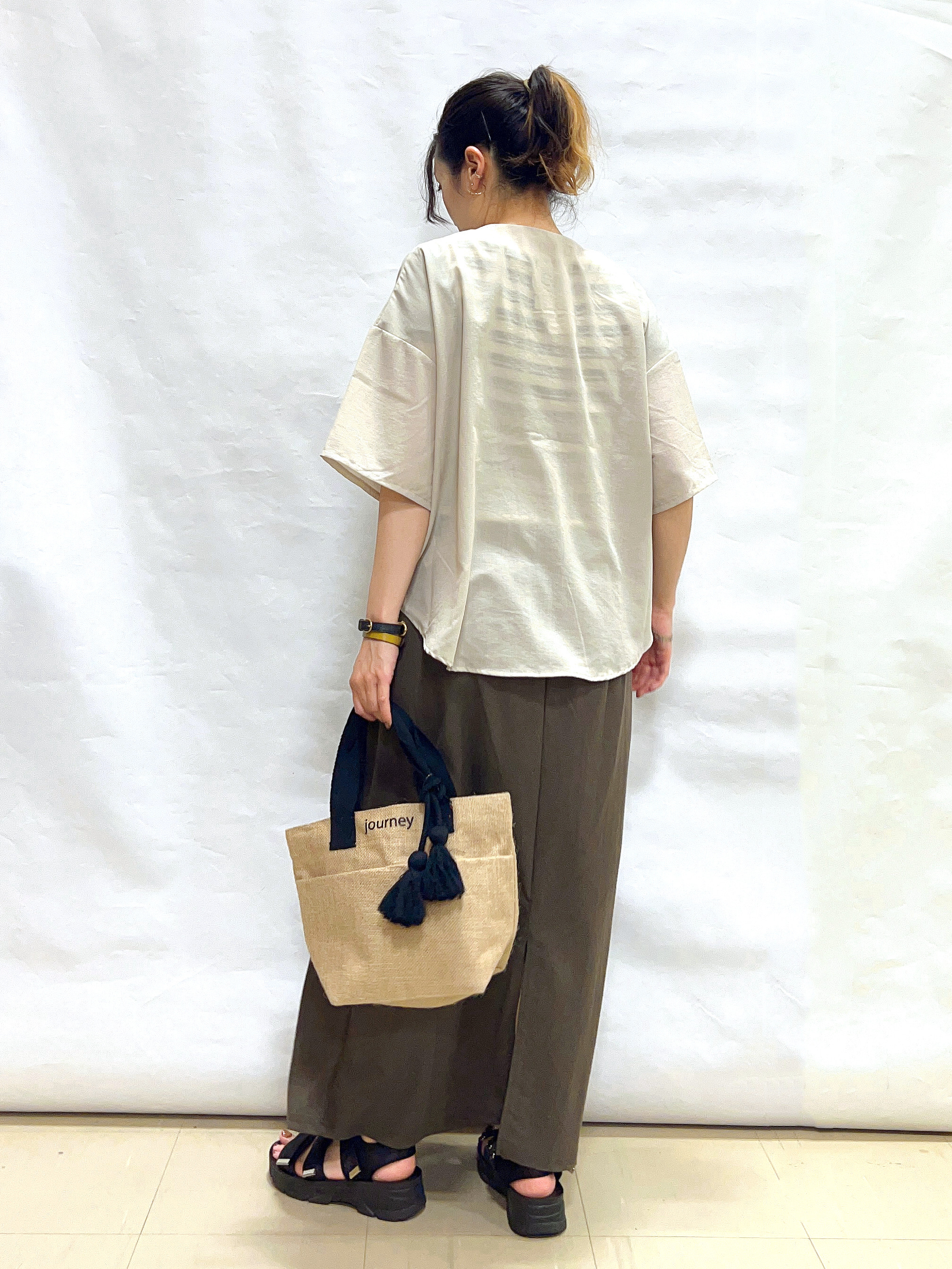 まっつんさんの「SHOO･LA･RUE｜【洗濯機可/S-LL】大人の抜け感 ゆるっと5分袖シャツ」を使ったコーディネート