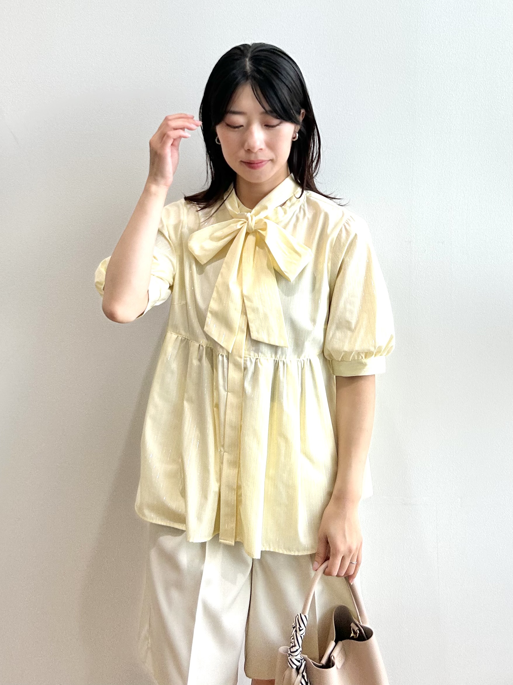 RINAさんの「index｜【防シワ】2wayボウタイペプラム5分袖ブラウス《洗濯機OK／イージーアイロン》」を使ったコーディネート