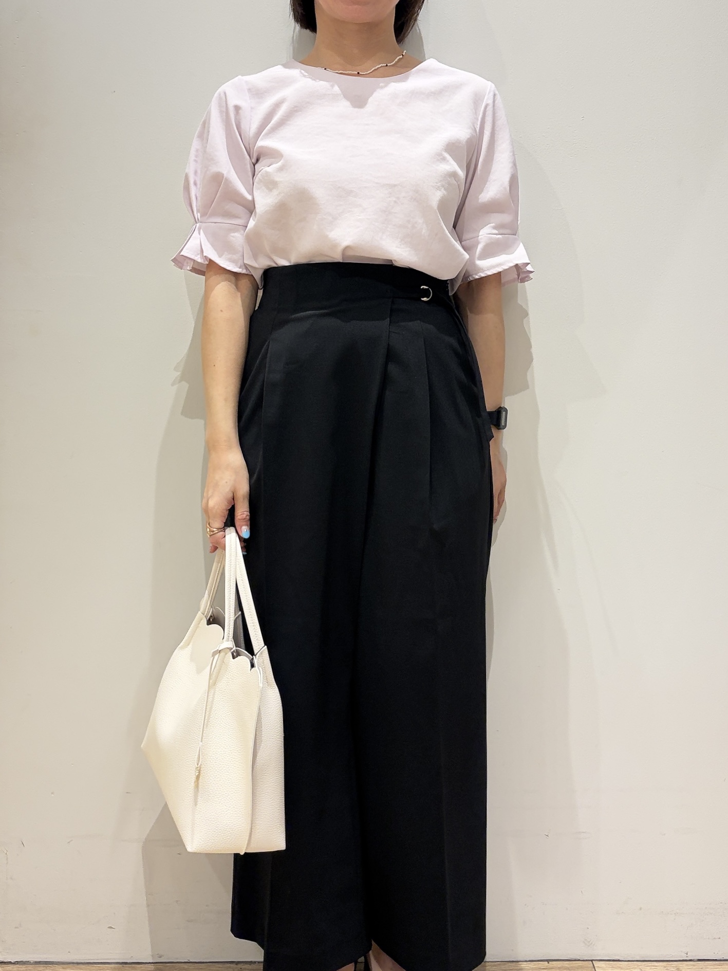 YUKOさんの「index｜【接触冷感／吸水速乾】タックパフスリーブブラウス《防シワ／洗濯機OK／XS～3L／8col》」を使ったコーディネート