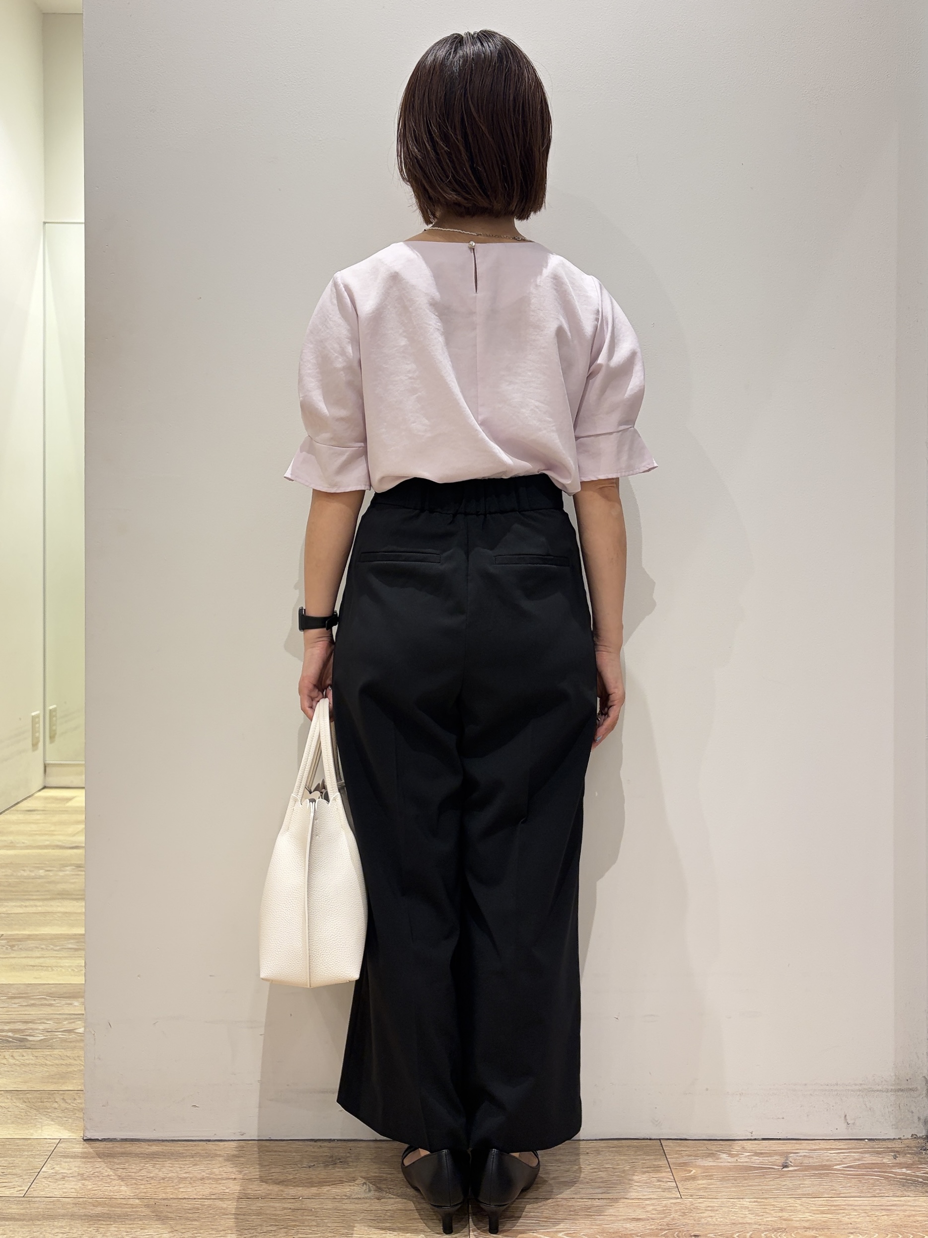 YUKOさんの「index｜【接触冷感／吸水速乾】タックパフスリーブブラウス《防シワ／洗濯機OK／XS～3L／8col》」を使ったコーディネート