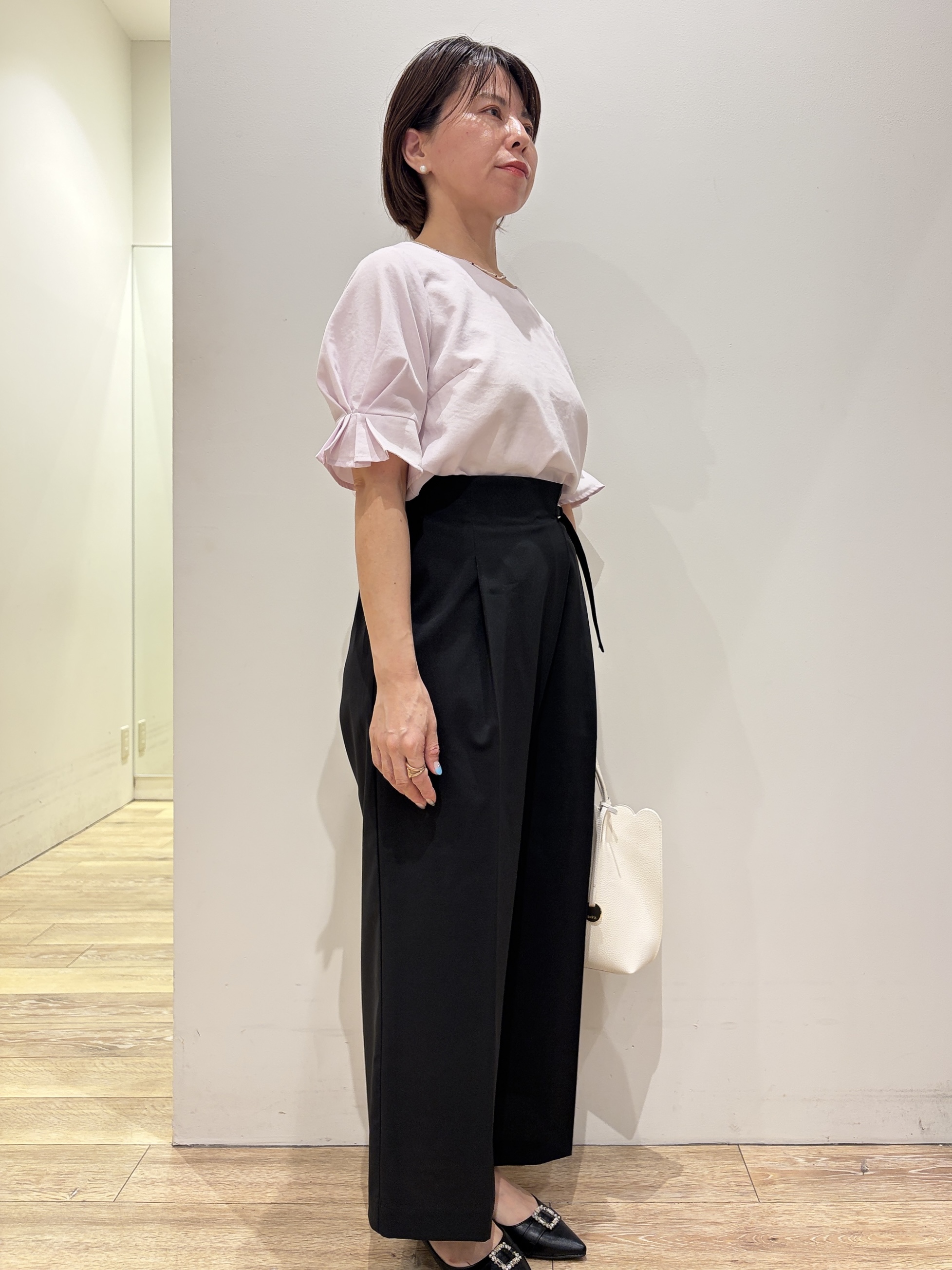 YUKOさんの「index｜【接触冷感／吸水速乾】タックパフスリーブブラウス《防シワ／洗濯機OK／XS～3L／8col》」を使ったコーディネート