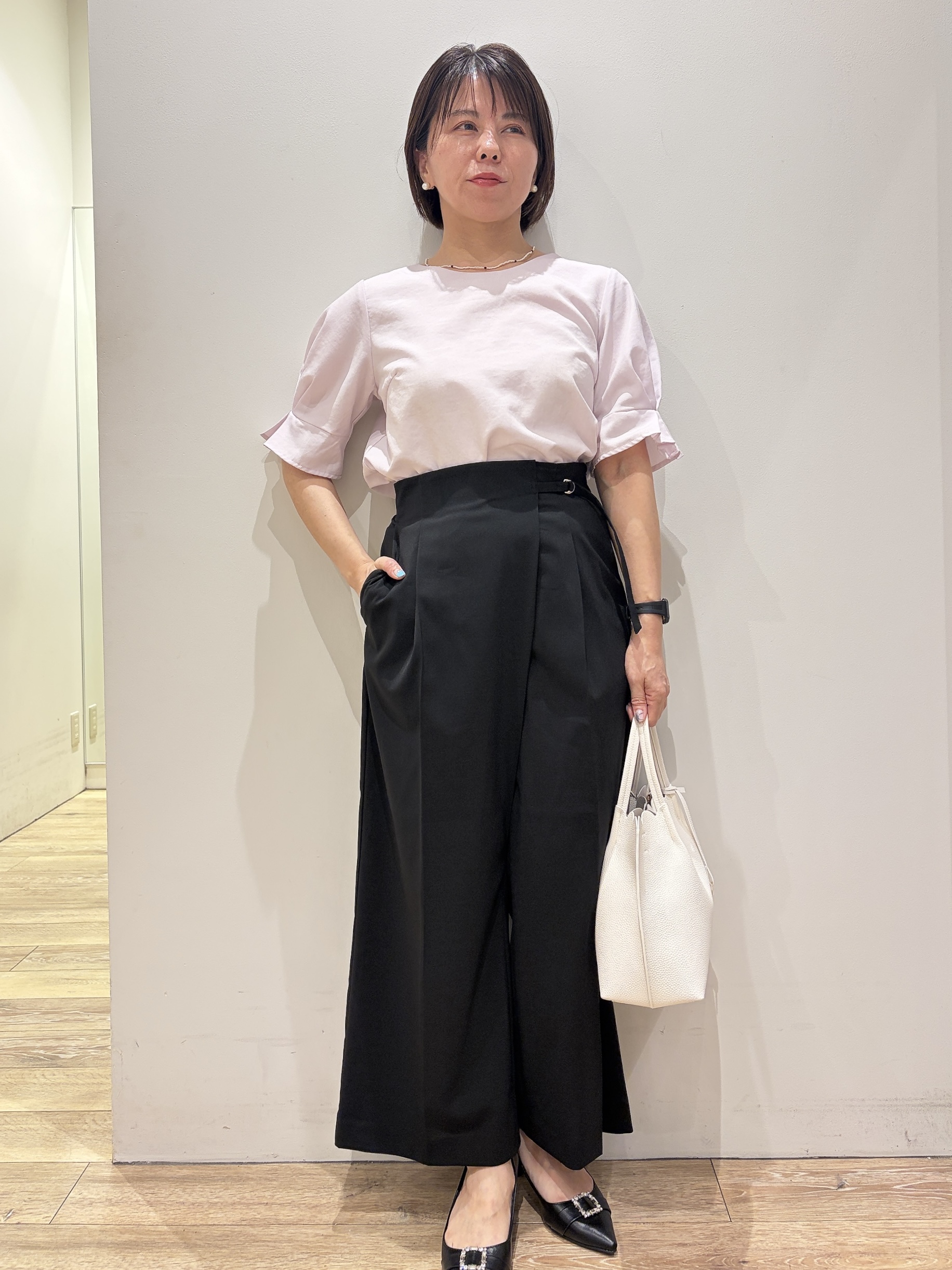YUKOさんの「index｜【接触冷感／吸水速乾】タックパフスリーブブラウス《防シワ／洗濯機OK／XS～3L／8col》」を使ったコーディネート