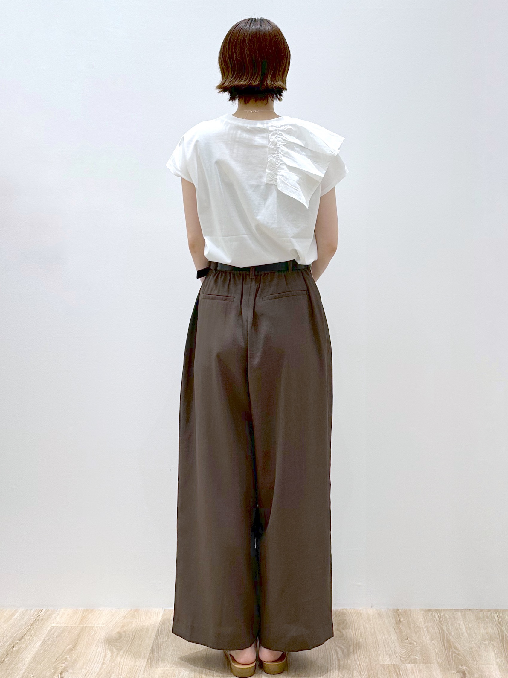 yurieさんの「OPAQUE.CLIP｜【UVケア／接触冷感】アシメフリルドッキングカットソー《洗濯機OK》」を使ったコーディネート