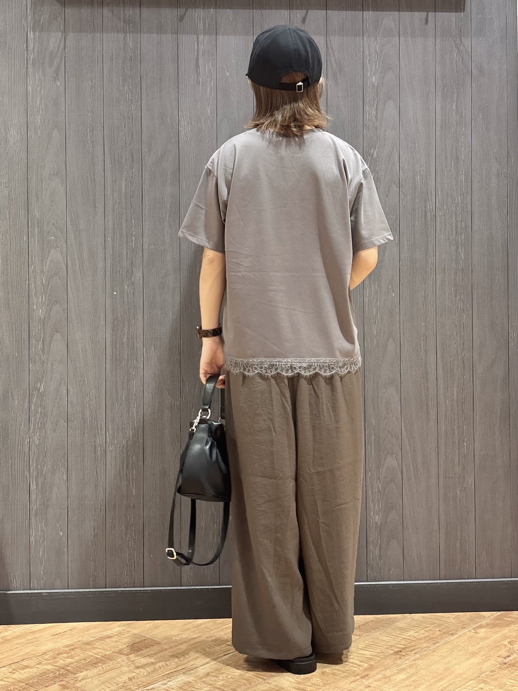 meiさんの「SHOO･LA･RUE｜【UV/S-LL/洗濯機可】真夏に着たい裾レースが女性らしさをプラスする プリントアソートTシャツ」を使ったコーディネート