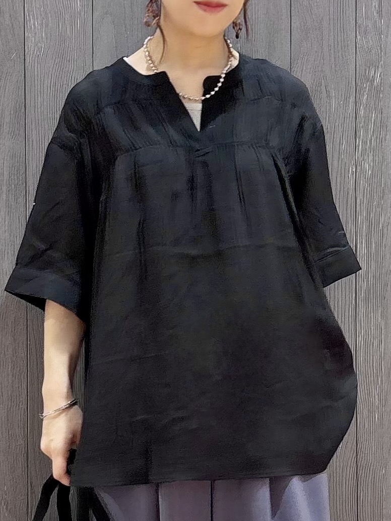 meiさんの「SHOO･LA･RUE｜【UV/洗濯機可】お袖の長さが調整出来る シャーリングスキッパーブラウス」を使ったコーディネート