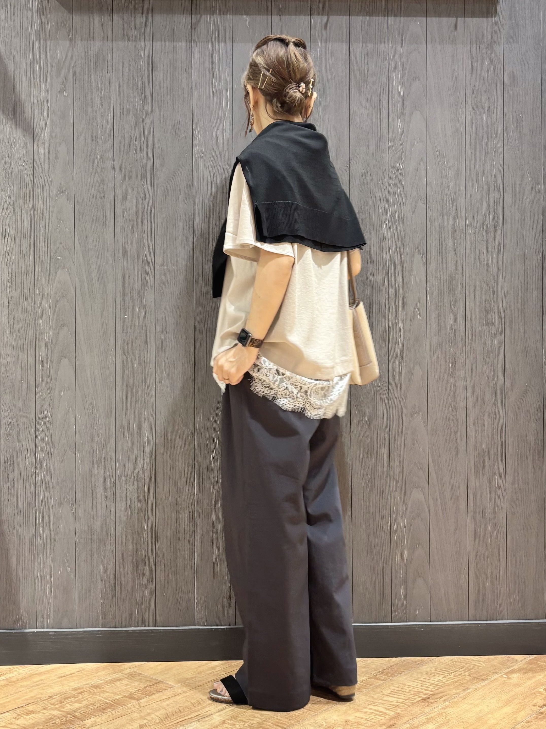 meiさんの「SHOO･LA･RUE｜【S-LL/洗濯機可】軽凛(かろりん) 楽に着られて上品 裾レーススキッパーブラウス」を使ったコーディネート