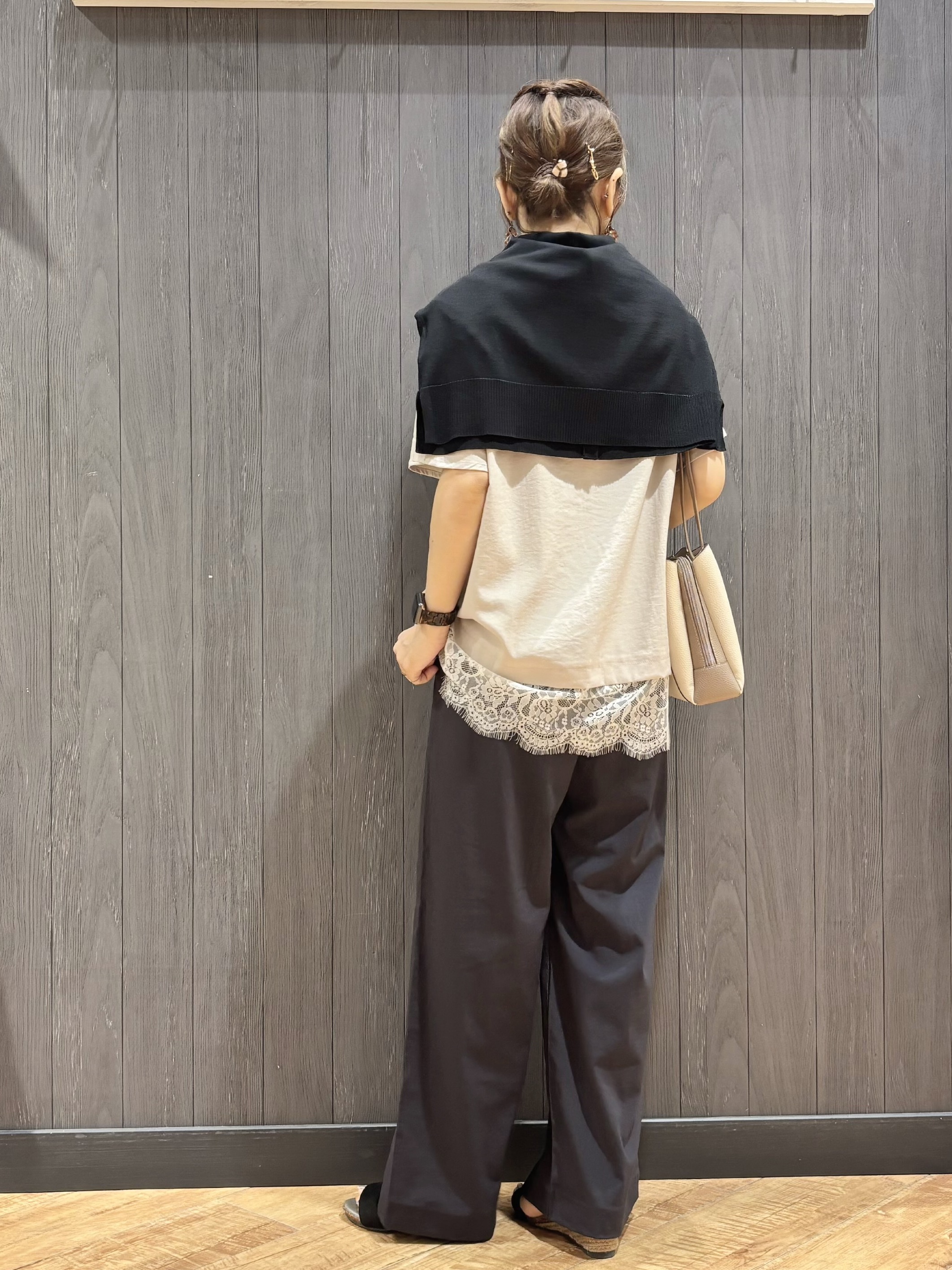meiさんの「SHOO･LA･RUE｜【S-LL/洗濯機可】軽凛(かろりん) 楽に着られて上品 裾レーススキッパーブラウス」を使ったコーディネート