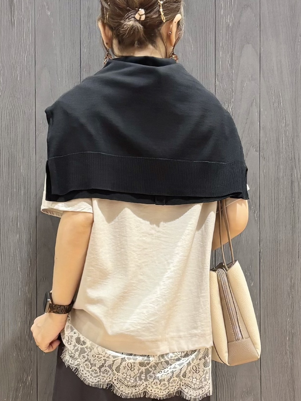 meiさんの「SHOO･LA･RUE｜【S-LL/洗濯機可】軽凛(かろりん) 楽に着られて上品 裾レーススキッパーブラウス」を使ったコーディネート