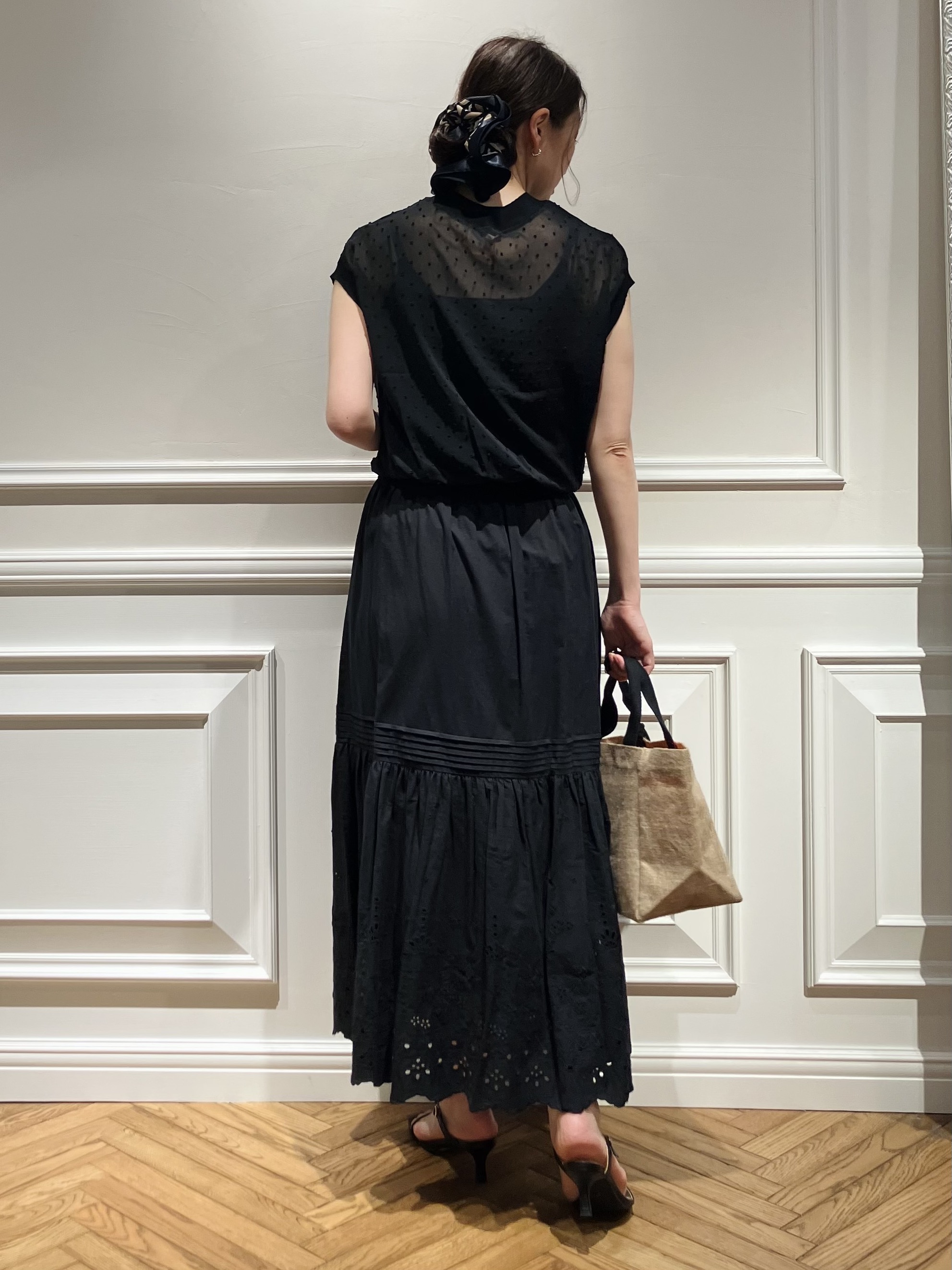 TSUKUIさんの「DRESSTERIOR｜ウォッシャブルエンブロイダリースカート」を使ったコーディネート