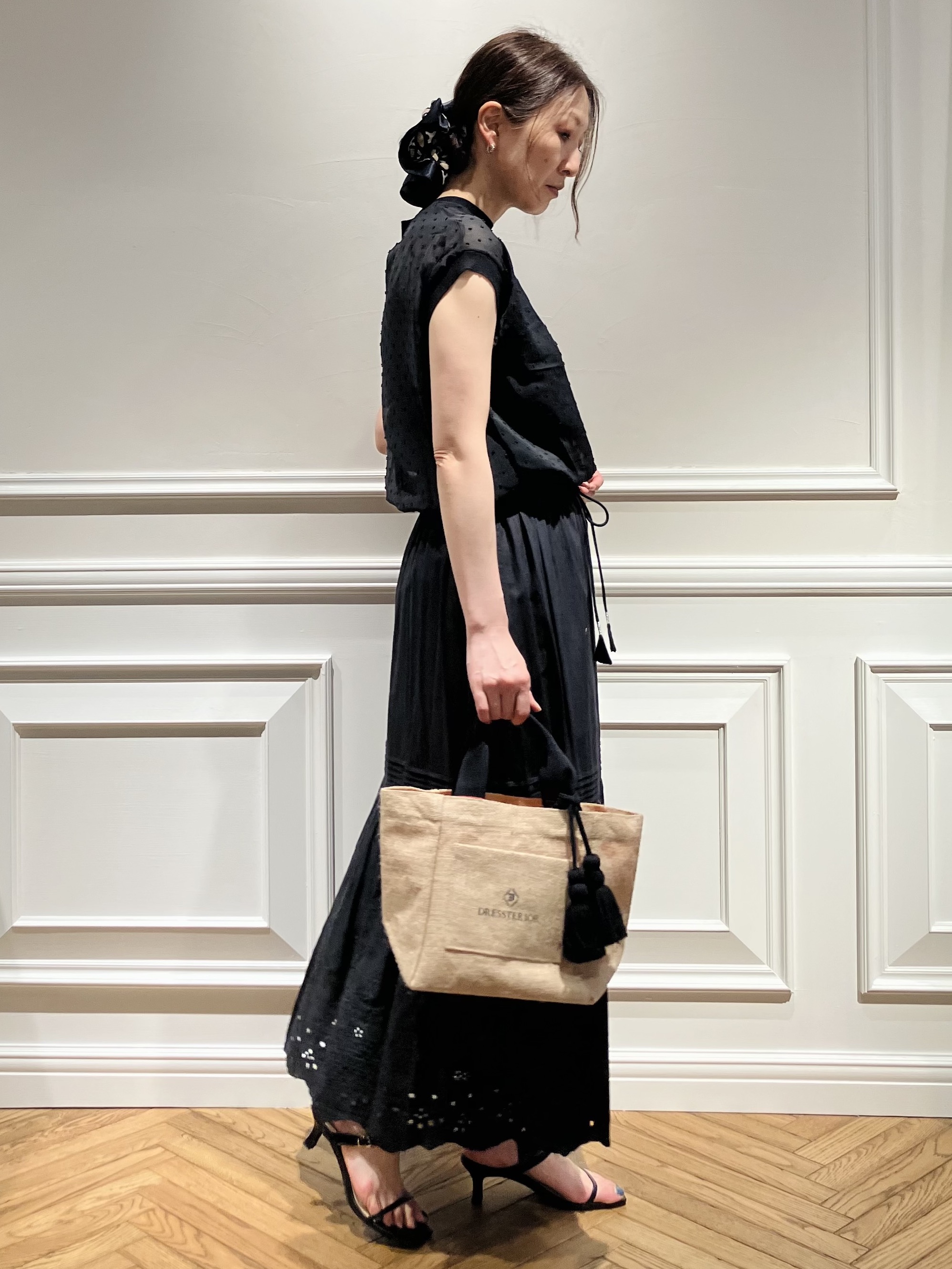 TSUKUIさんの「DRESSTERIOR｜ウォッシャブルエンブロイダリースカート」を使ったコーディネート