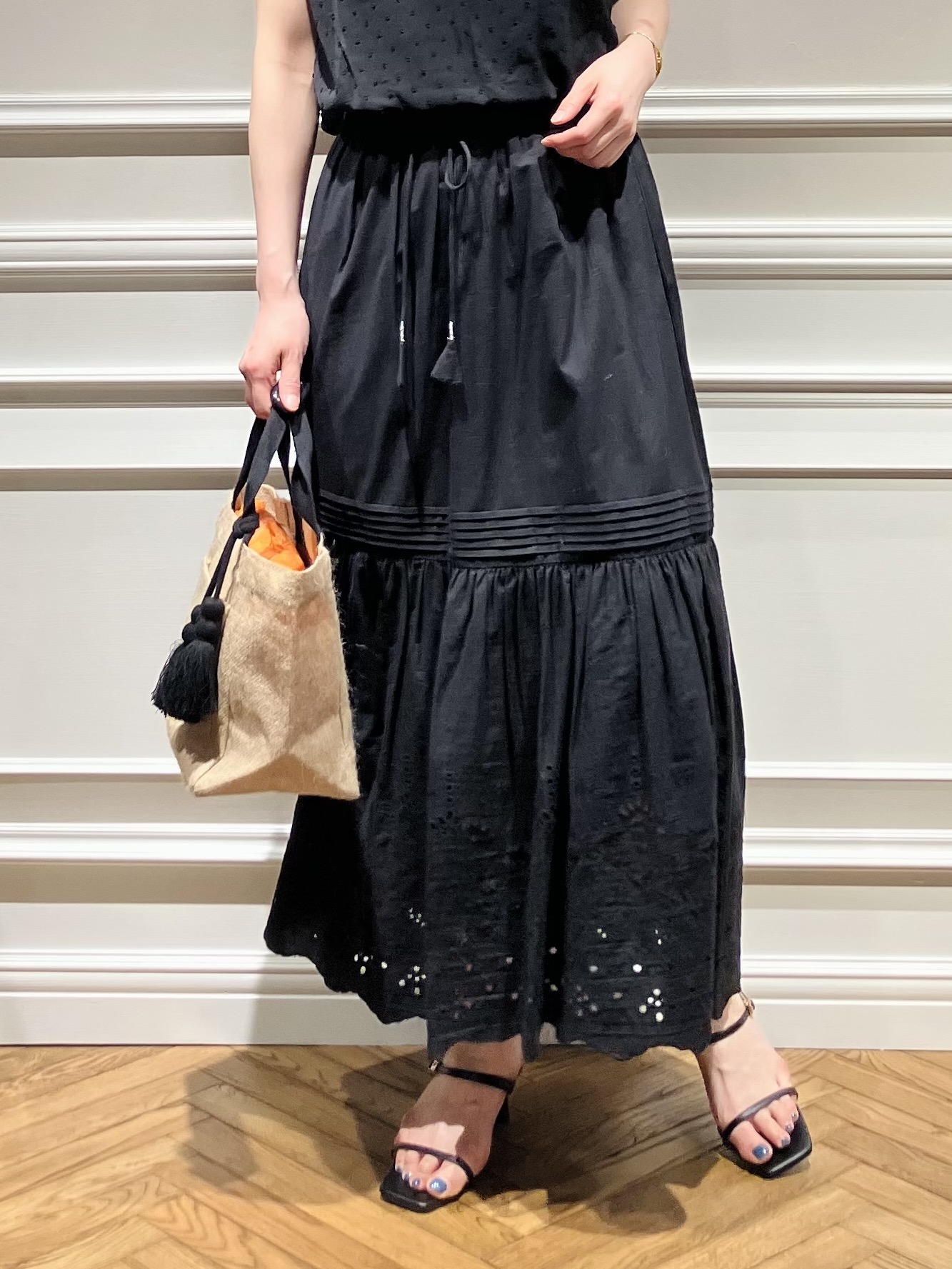 TSUKUIさんの「DRESSTERIOR｜ウォッシャブルエンブロイダリースカート」を使ったコーディネート