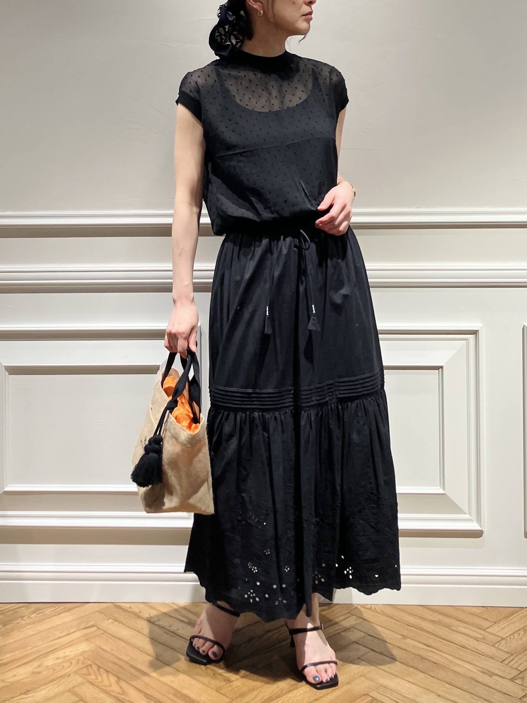 TSUKUIさんの「DRESSTERIOR｜ウォッシャブルエンブロイダリースカート」を使ったコーディネート