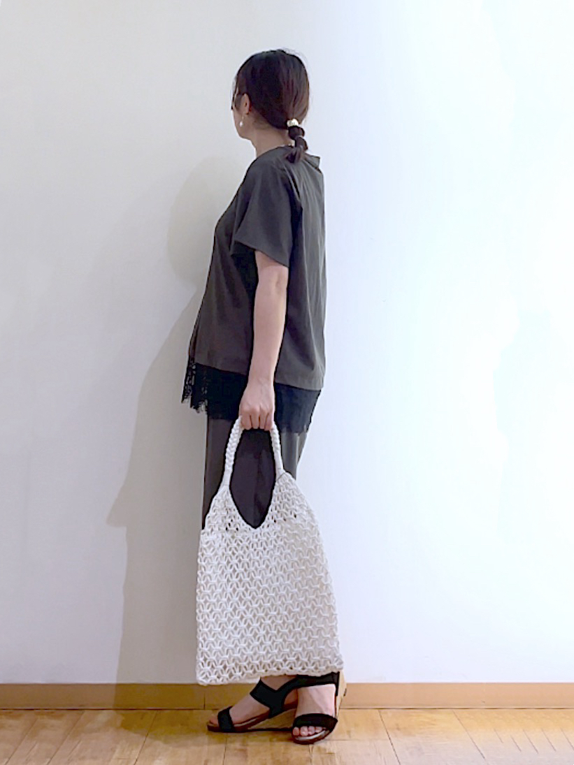 かのさんの「SHOO･LA･RUE｜【S-LL/洗濯機可】軽凛(かろりん) 楽に着られて上品 裾レーススキッパーブラウス」を使ったコーディネート