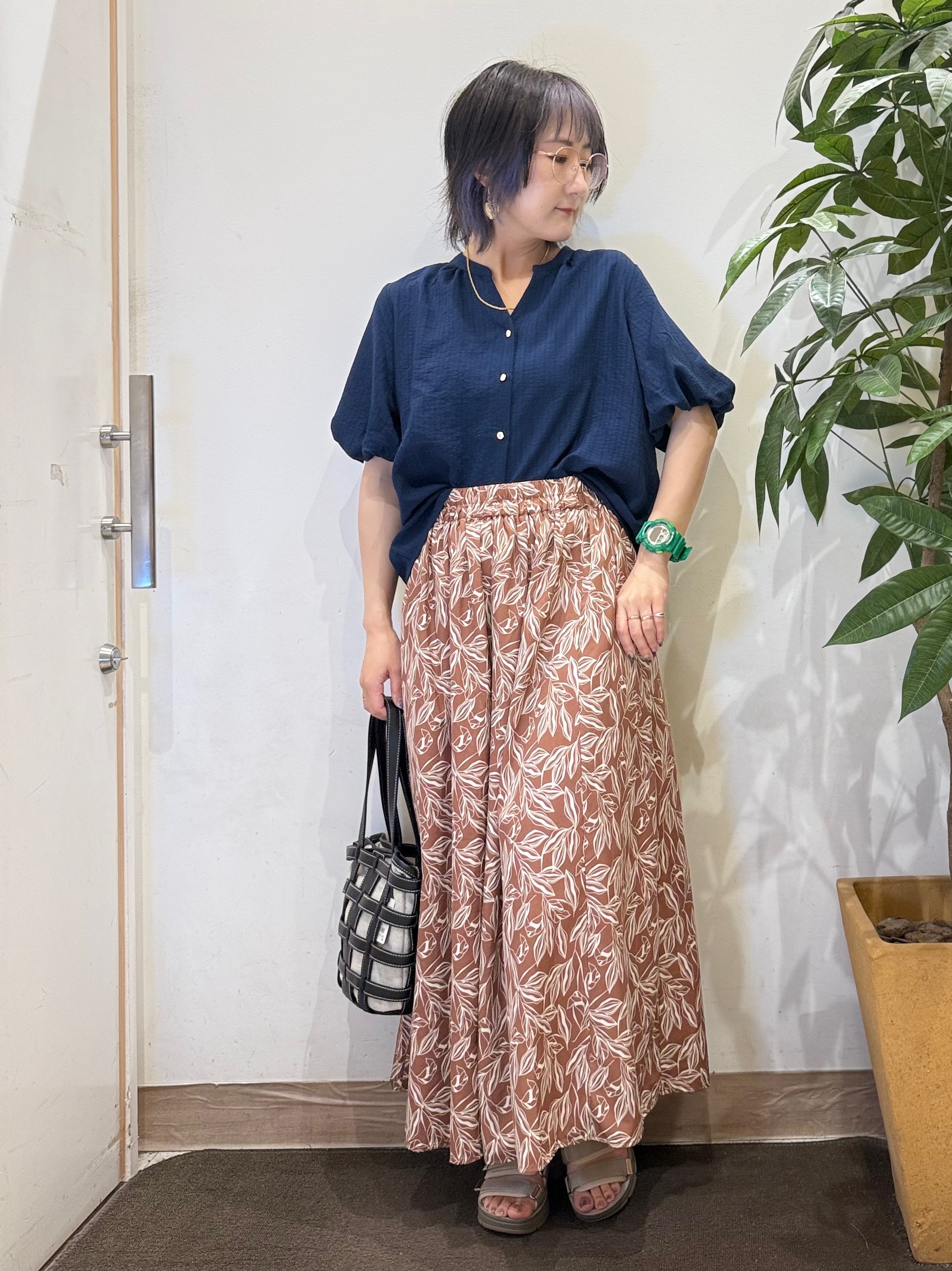 misakiさんの「SHOO･LA･RUE｜【洗濯機可】バルーンスリーブで二の腕カバー キーネック5分袖ブラウス」を使ったコーディネート