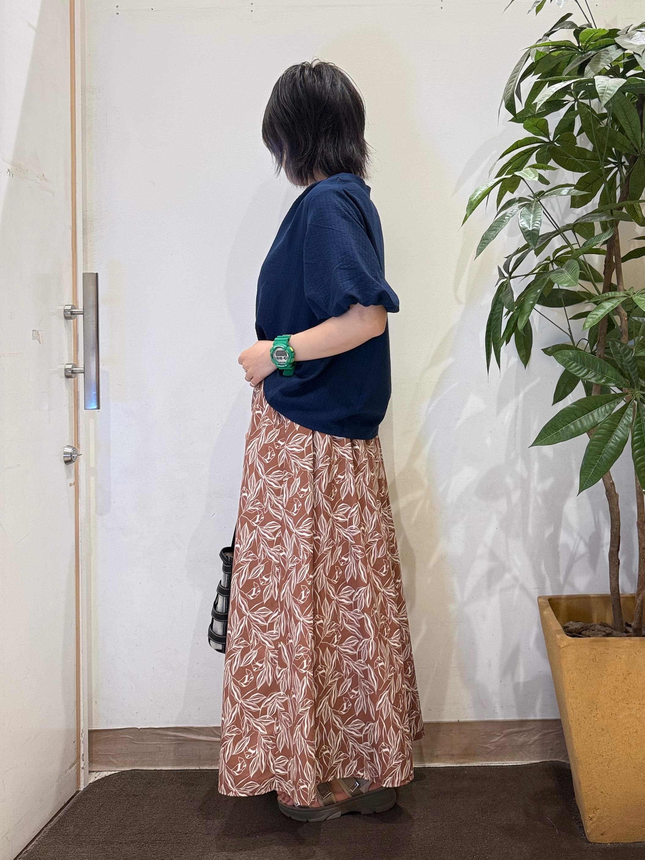 misakiさんの「SHOO･LA･RUE｜【洗濯機可】バルーンスリーブで二の腕カバー キーネック5分袖ブラウス」を使ったコーディネート