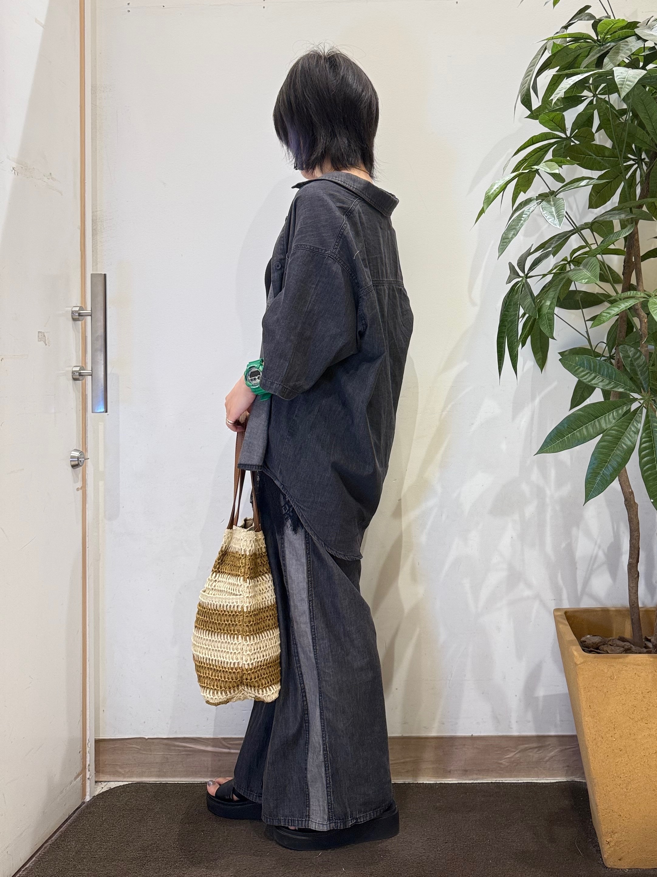 misakiさんの「SHOO･LA･RUE｜【セットアップ可/S-LL】ライトオンスデニム 5分袖シャツ」を使ったコーディネート