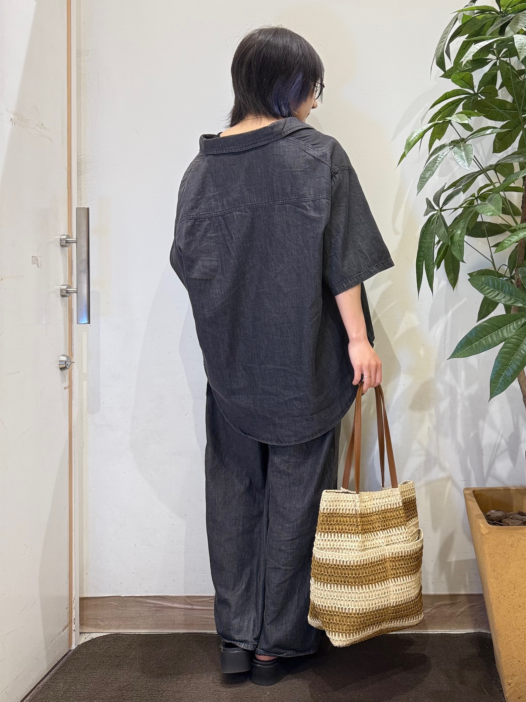 misakiさんの「SHOO･LA･RUE｜【セットアップ可/S-LL】ライトオンスデニム 5分袖シャツ」を使ったコーディネート