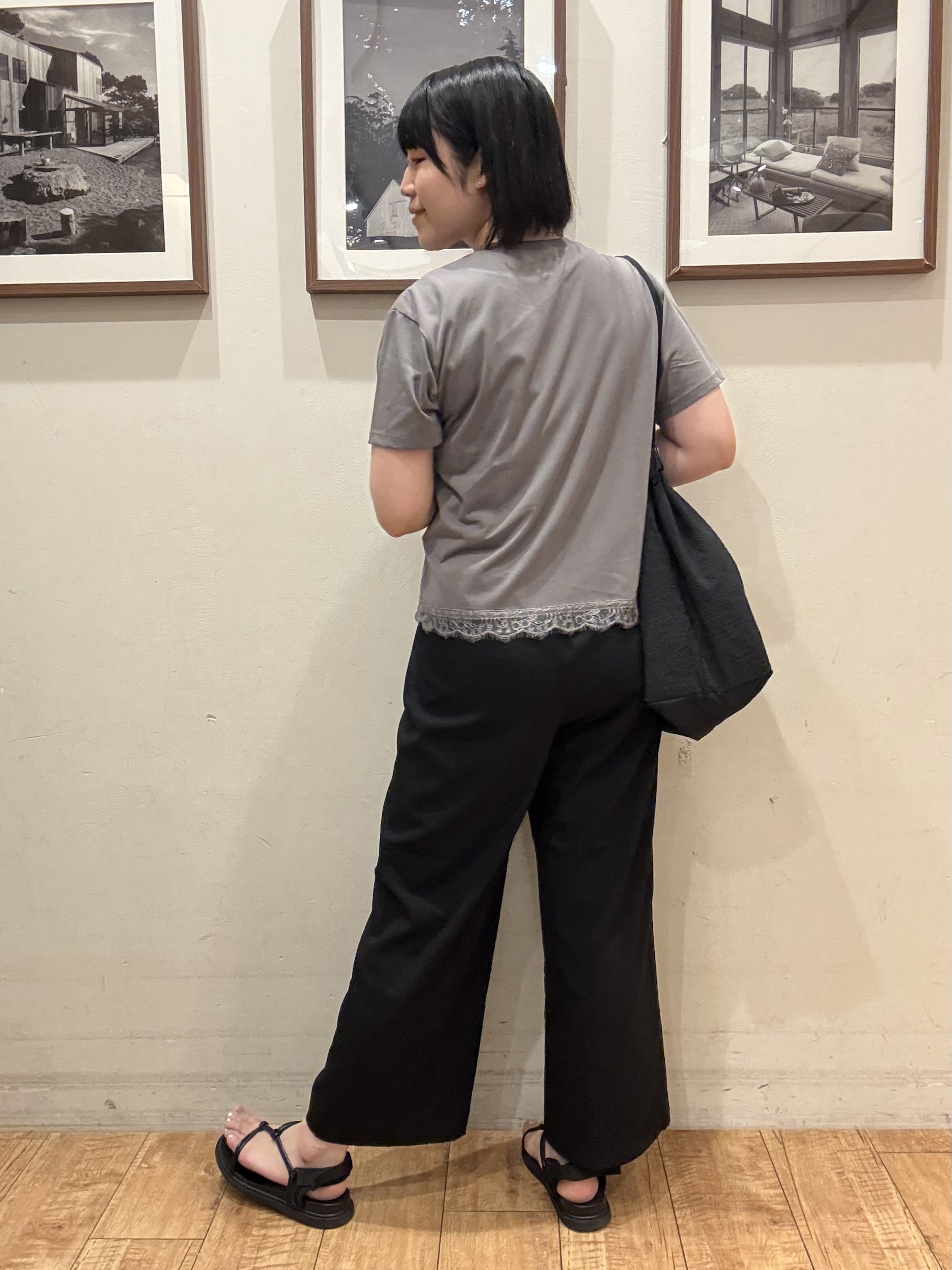 Tsuruさんの「SHOO･LA･RUE｜【UV/S-LL/洗濯機可】真夏に着たい裾レースが女性らしさをプラスする プリントアソートTシャツ」を使ったコーディネート