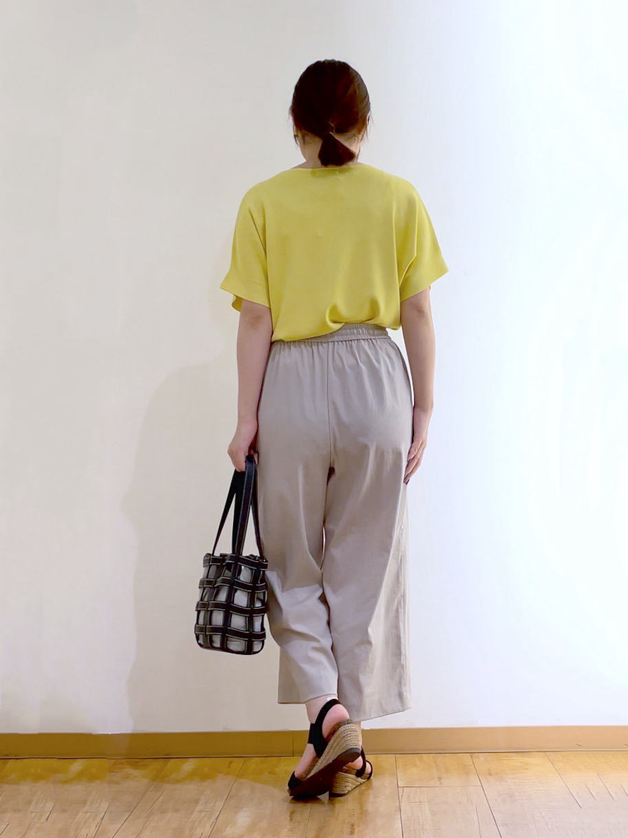 かのさんの「SHOO･LA･RUE｜【毎日洗える/UV】二の腕隠れる さらっとドルマン半袖ニット」を使ったコーディネート