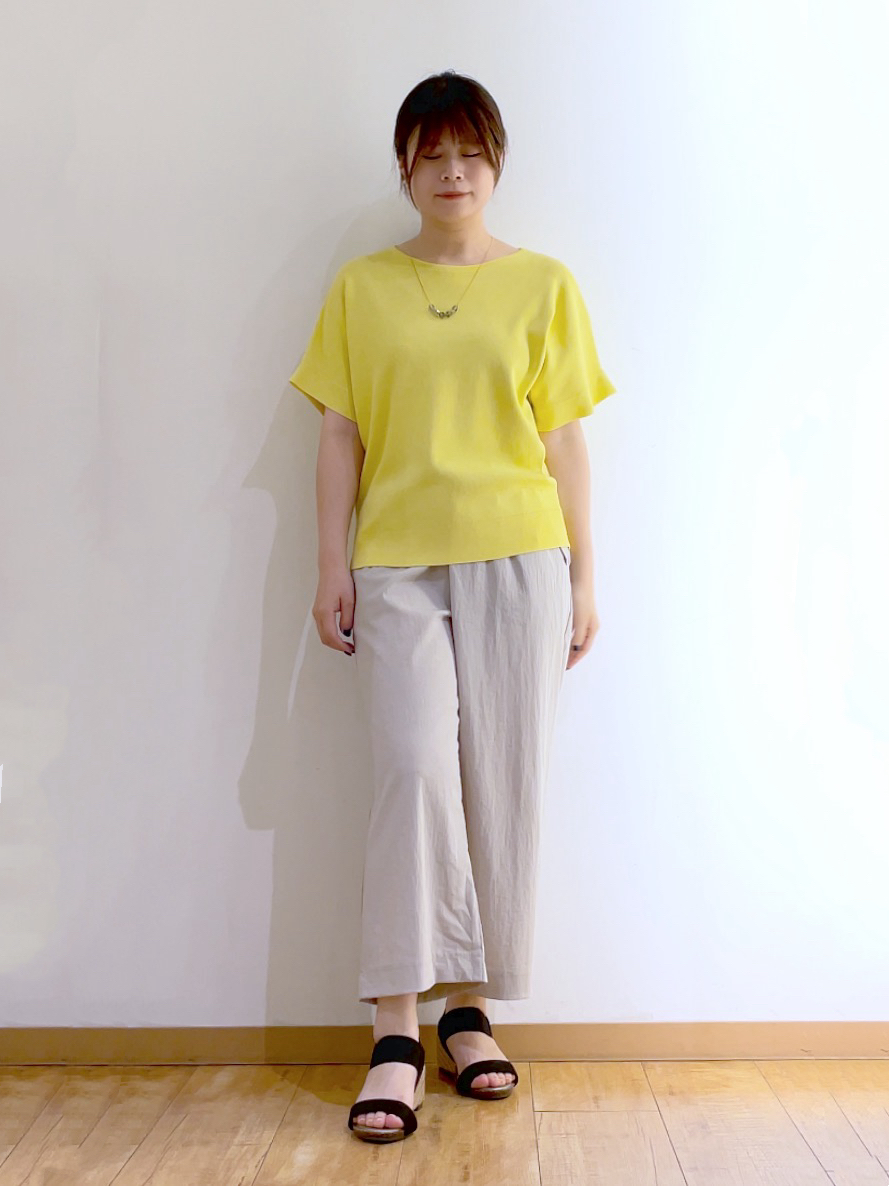 かのさんの「SHOO･LA･RUE｜【毎日洗える/UV】二の腕隠れる さらっとドルマン半袖ニット」を使ったコーディネート