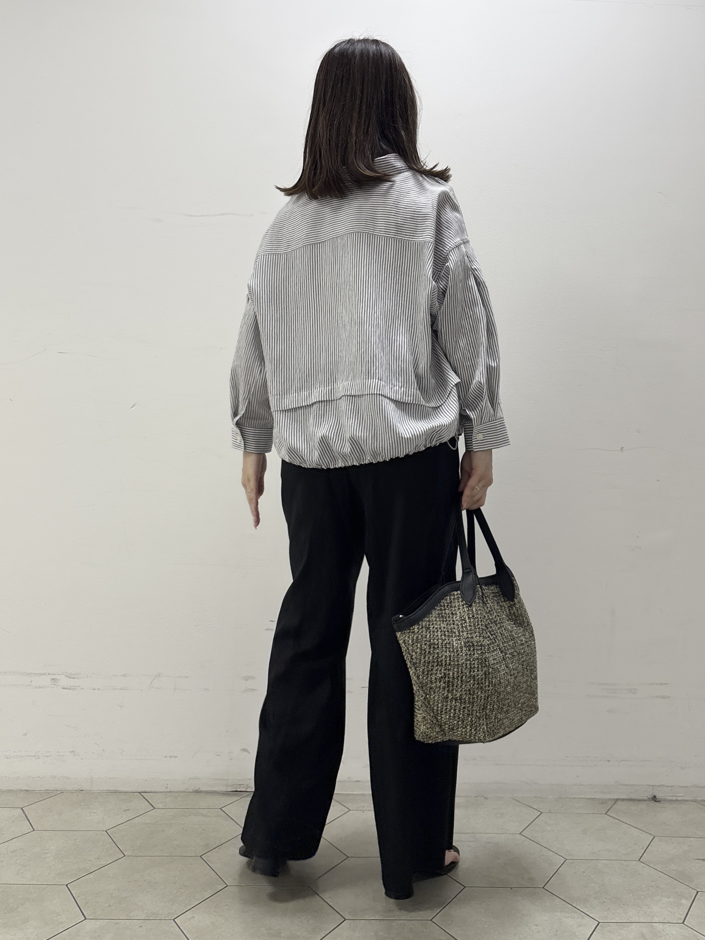 kahoさんの「INDIVI｜【接触冷感／洗える／2WAY】ドロスト付 シアーシャンブレーシャツ」を使ったコーディネート
