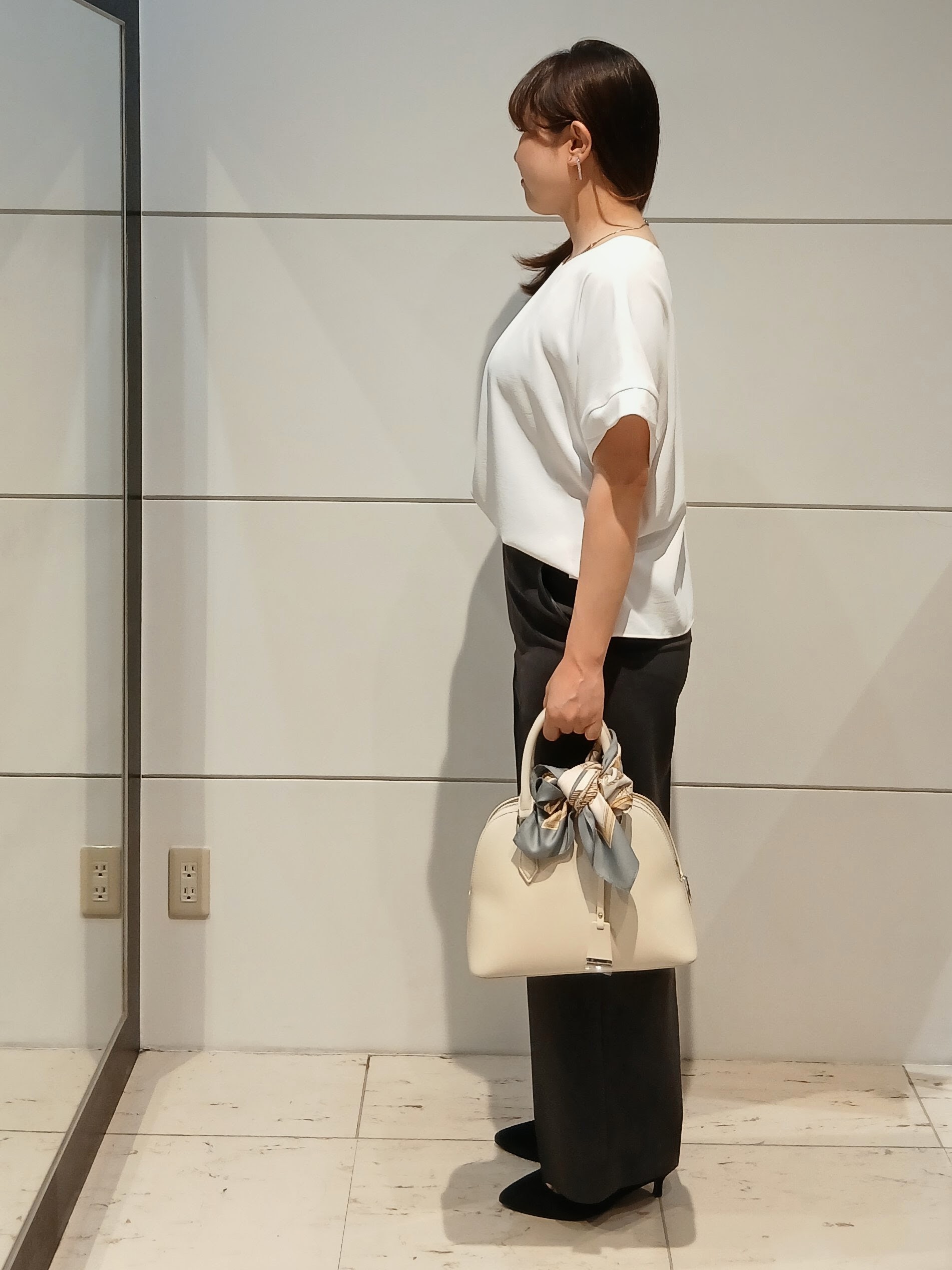 なみきさんの「UNTITLED｜【セットアップ可/UVカット/前後2WAY】リラクシーフレンチスリーブブラウス」を使ったコーディネート