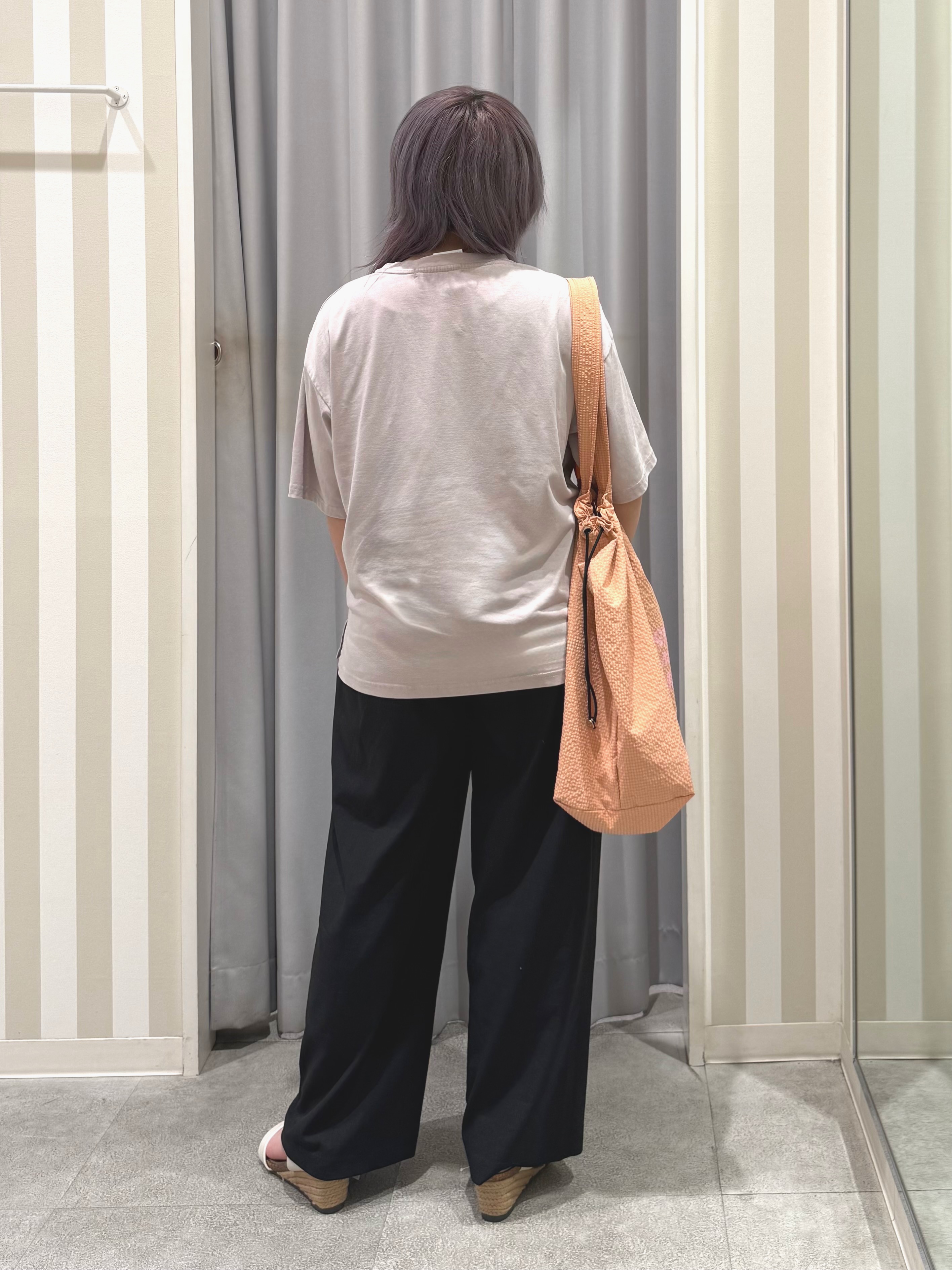 sakinoさんの「SHOO･LA･RUE｜【S-LL/洗濯機可】選べる3柄 ヴィンテージ風こなれアソートTシャツ」を使ったコーディネート