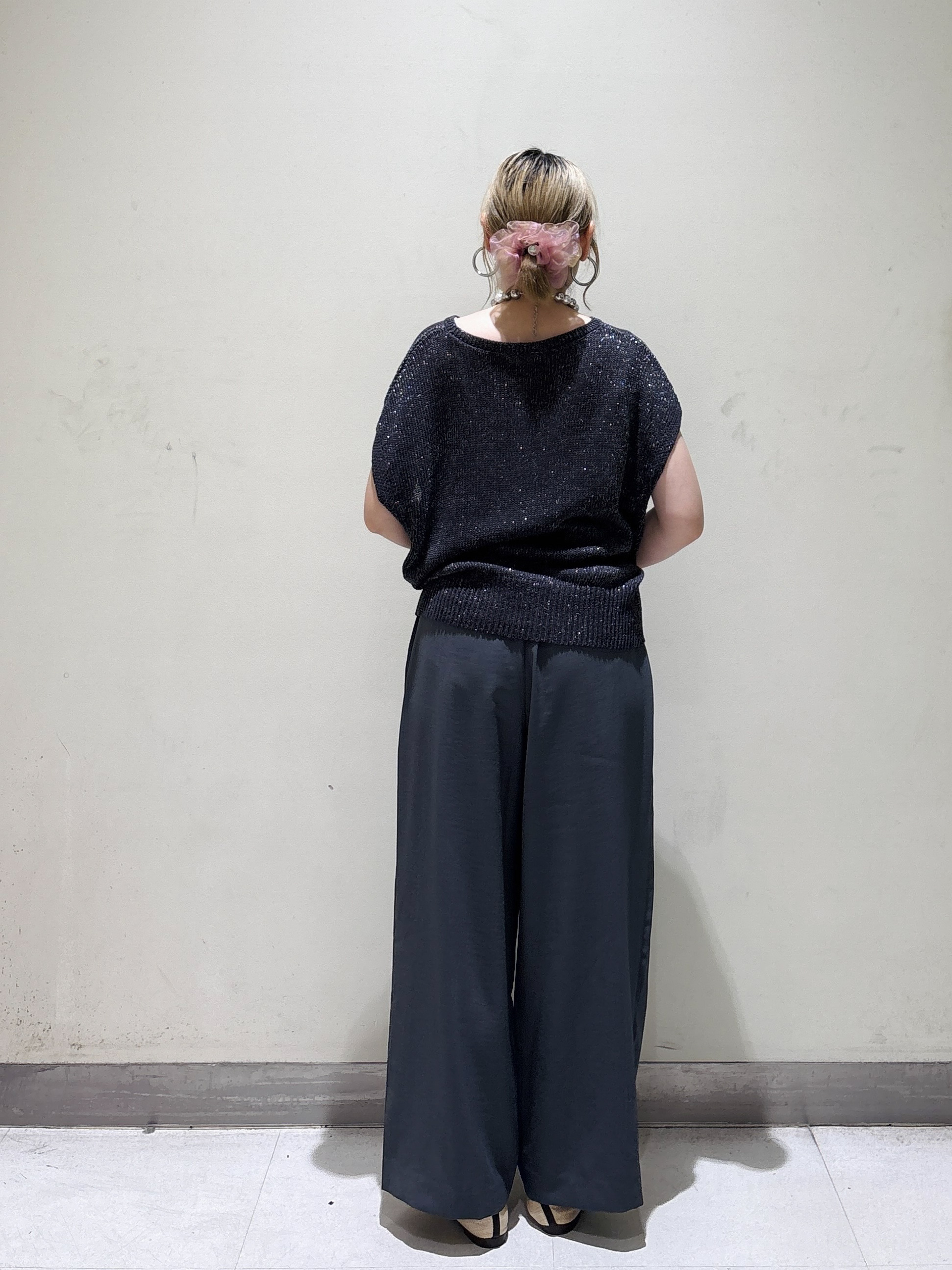 みきちぃさんの「OPAQUE.CLIP｜ラメメッシュ フレンチスリーブニット【洗濯機OK】」を使ったコーディネート