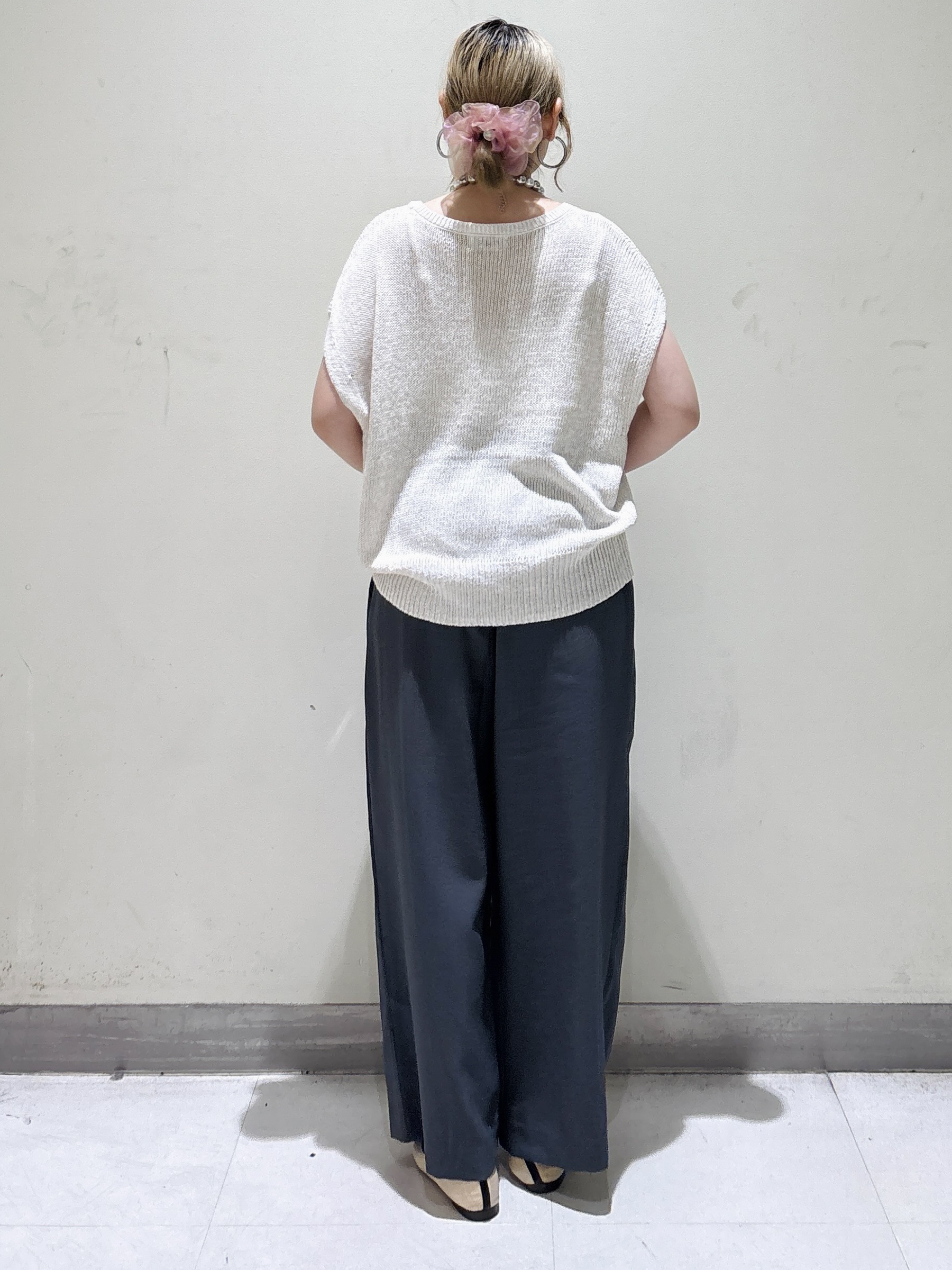 みきちぃさんの「OPAQUE.CLIP｜ラメメッシュ フレンチスリーブニット【洗濯機OK】」を使ったコーディネート