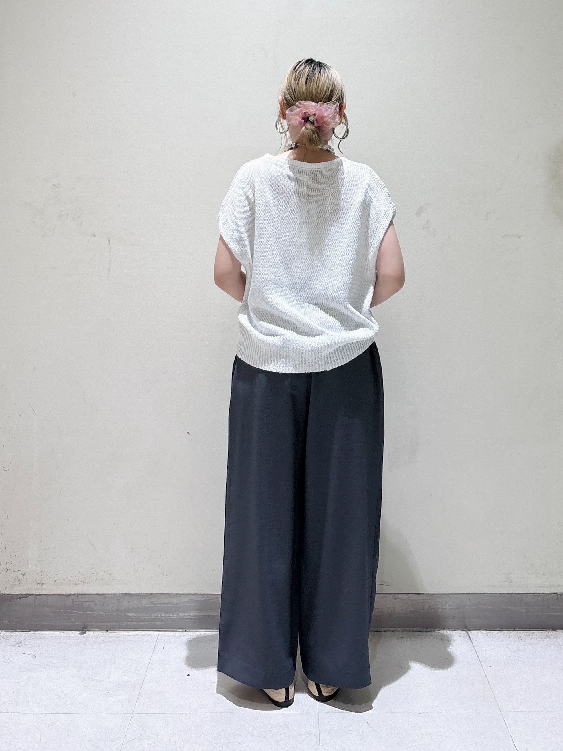 みきちぃさんの「OPAQUE.CLIP｜ラメメッシュ フレンチスリーブニット【洗濯機OK】」を使ったコーディネート