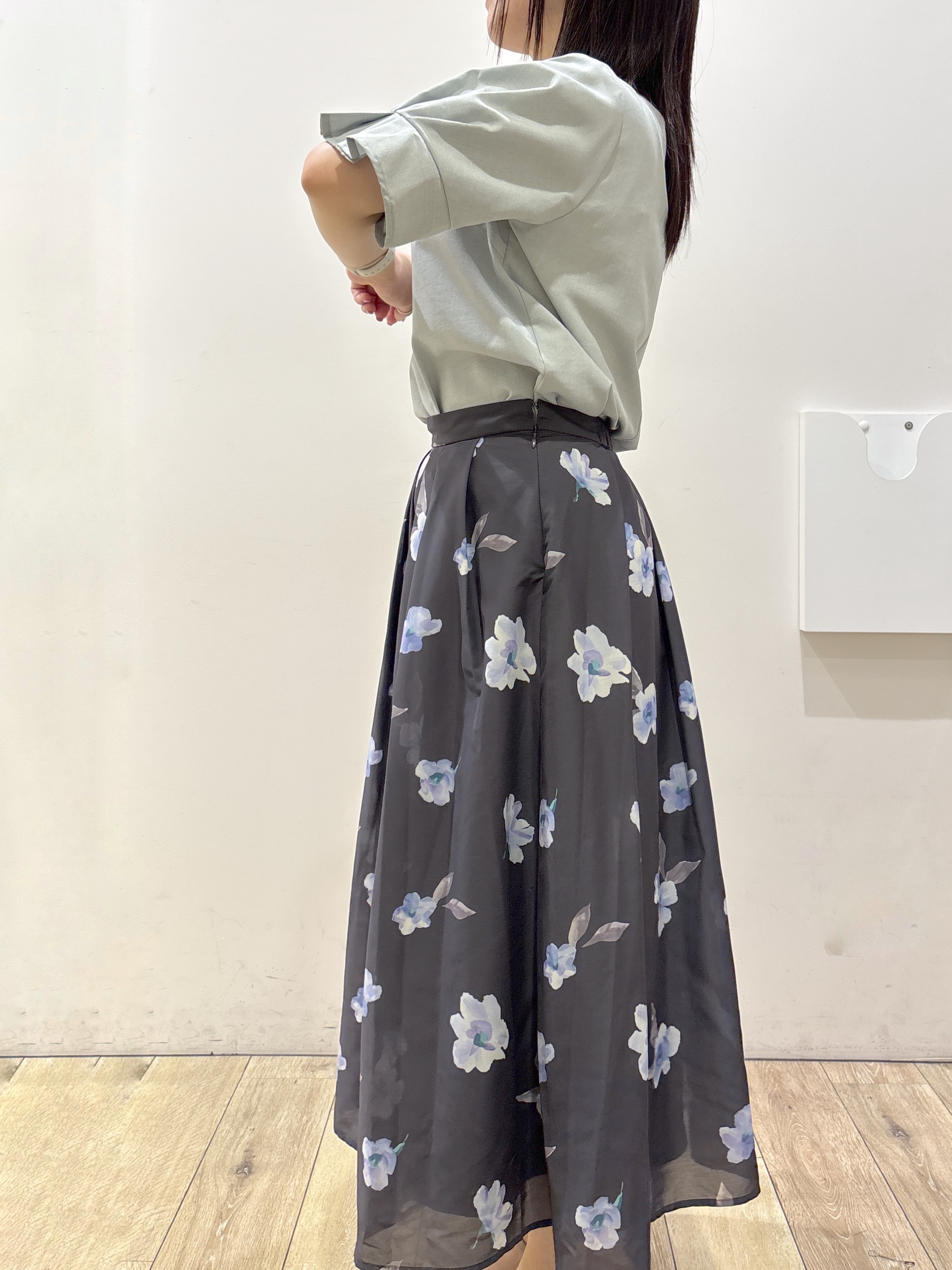 mameさんの「index｜【接触冷感／吸水速乾】タックパフスリーブブラウス《防シワ／洗濯機OK／XS～3L／8col》」を使ったコーディネート