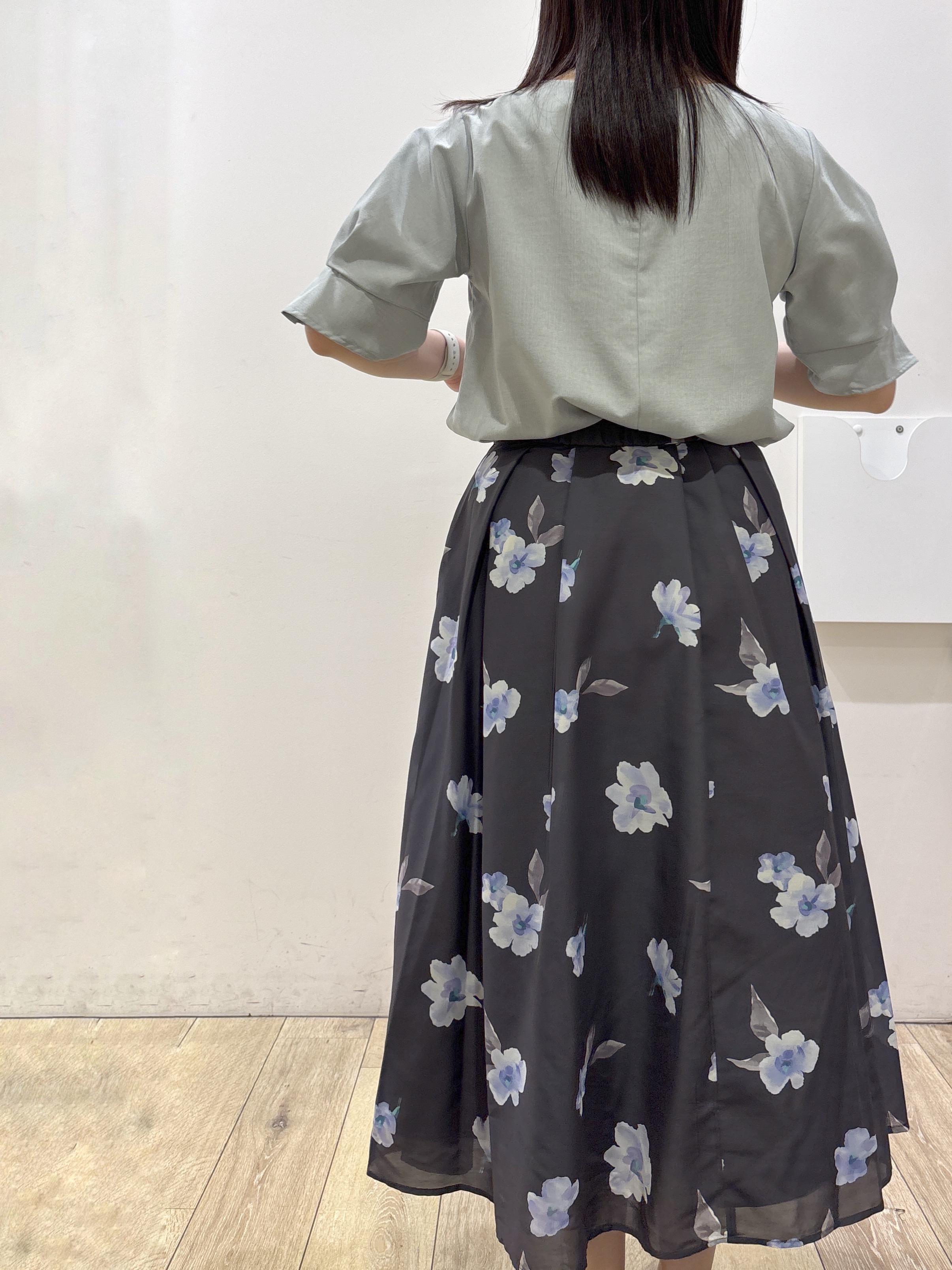 mameさんの「index｜【接触冷感／吸水速乾】タックパフスリーブブラウス《防シワ／洗濯機OK／XS～3L／8col》」を使ったコーディネート