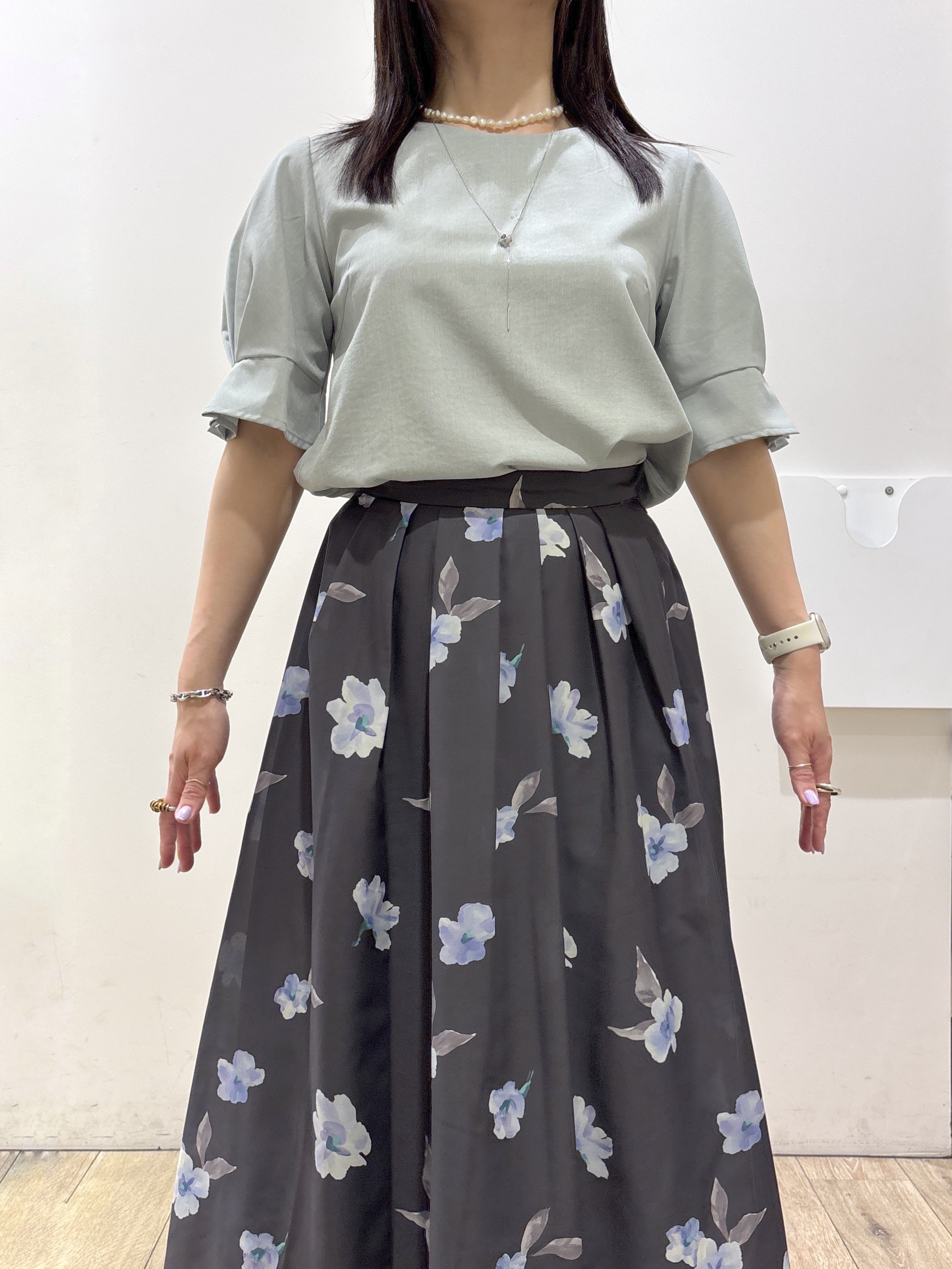 mameさんの「index｜【接触冷感／吸水速乾】タックパフスリーブブラウス《防シワ／洗濯機OK／XS～3L／8col》」を使ったコーディネート