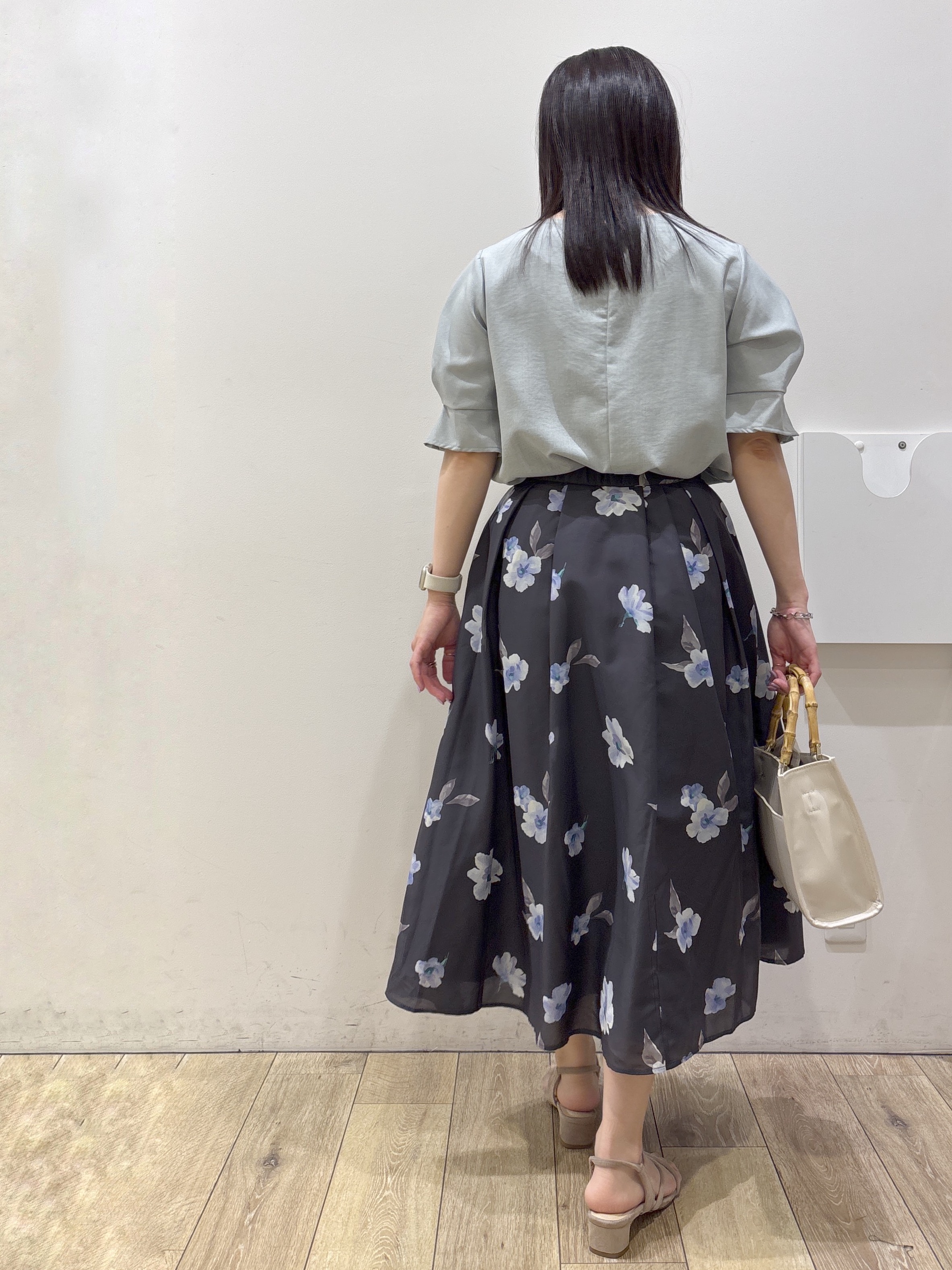 mameさんの「index｜【接触冷感／吸水速乾】タックパフスリーブブラウス《防シワ／洗濯機OK／XS～3L／8col》」を使ったコーディネート