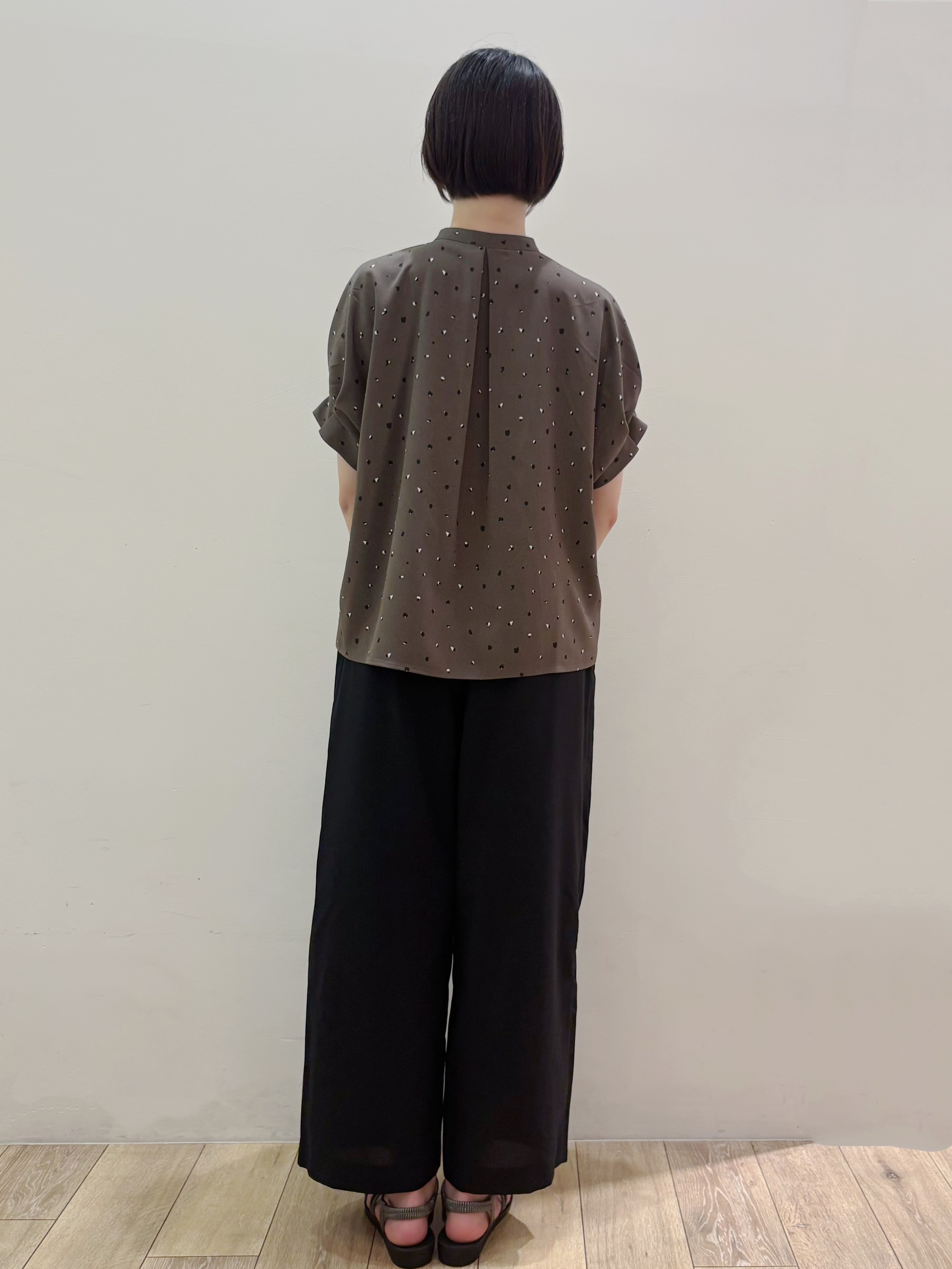 RINさんの「OPAQUE.CLIP｜タックスリーブ プリントブラウス《イージーアイロン／洗濯機OK》」を使ったコーディネート