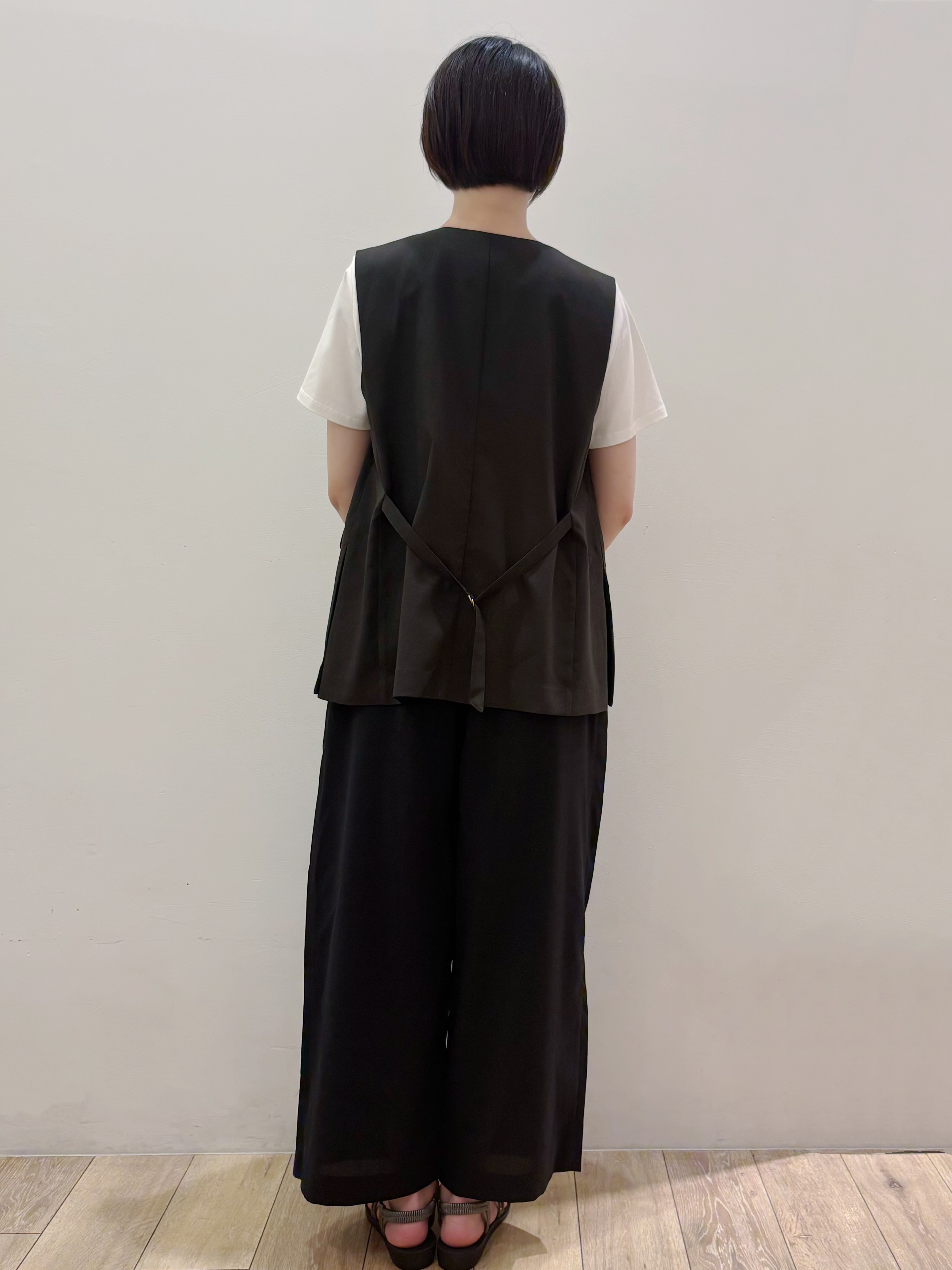 RINさんの「OPAQUE.CLIP｜リネンライク Vネックジレ【洗濯機OK】」を使ったコーディネート