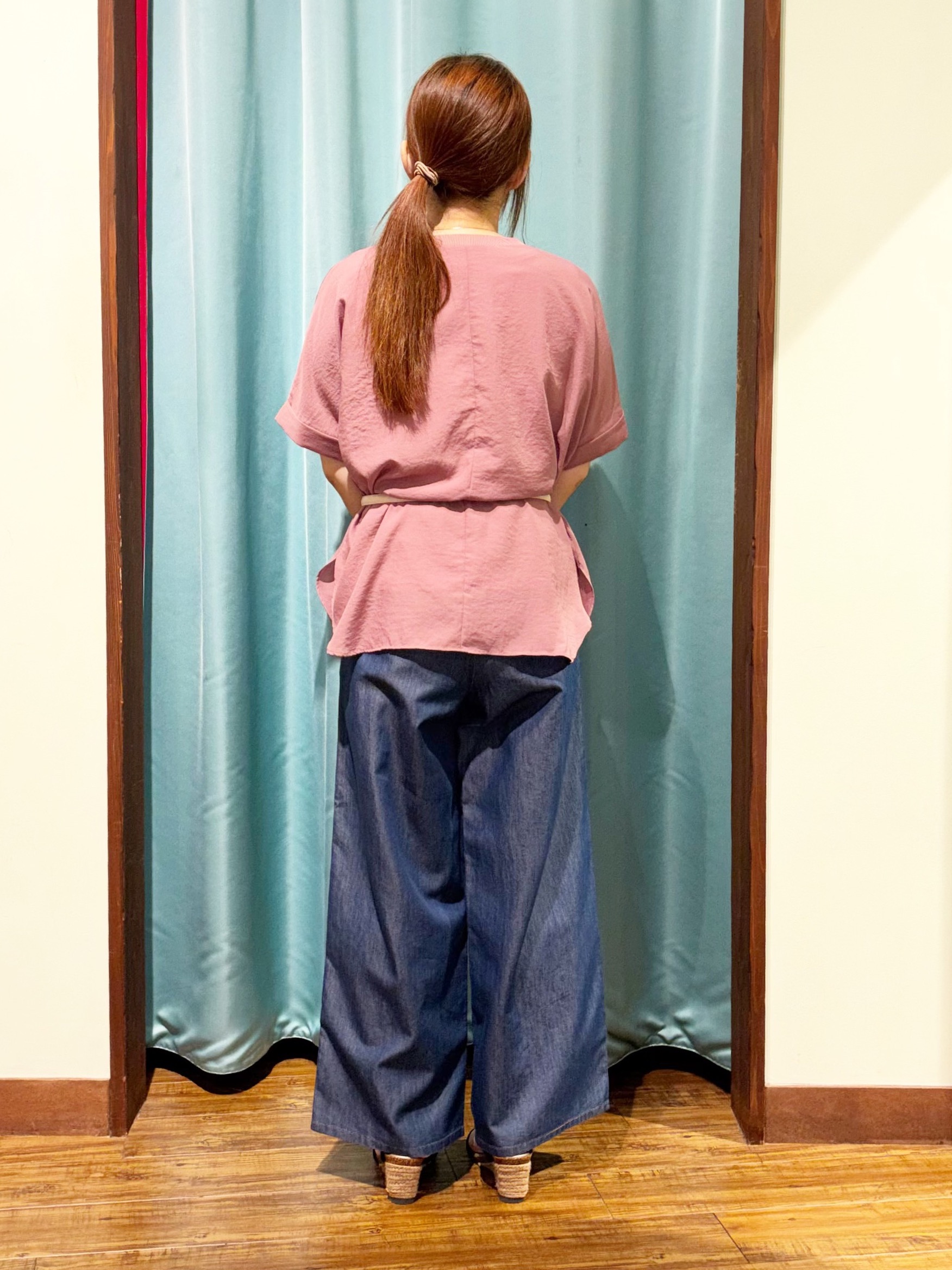 tukiさんの「SHOO･LA･RUE｜【着丈選べる/体型カバー】洗濯後しわになりにくい さらっと快適ドルマントップス」を使ったコーディネート