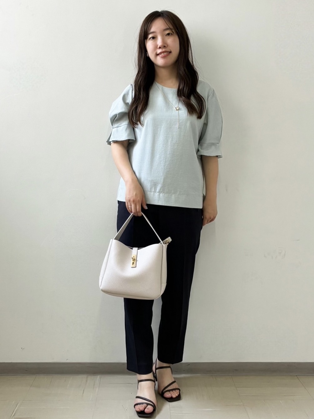 kurumiさんの「index｜【接触冷感／吸水速乾】タックパフスリーブブラウス《防シワ／洗濯機OK／XS～3L／8col》」を使ったコーディネート