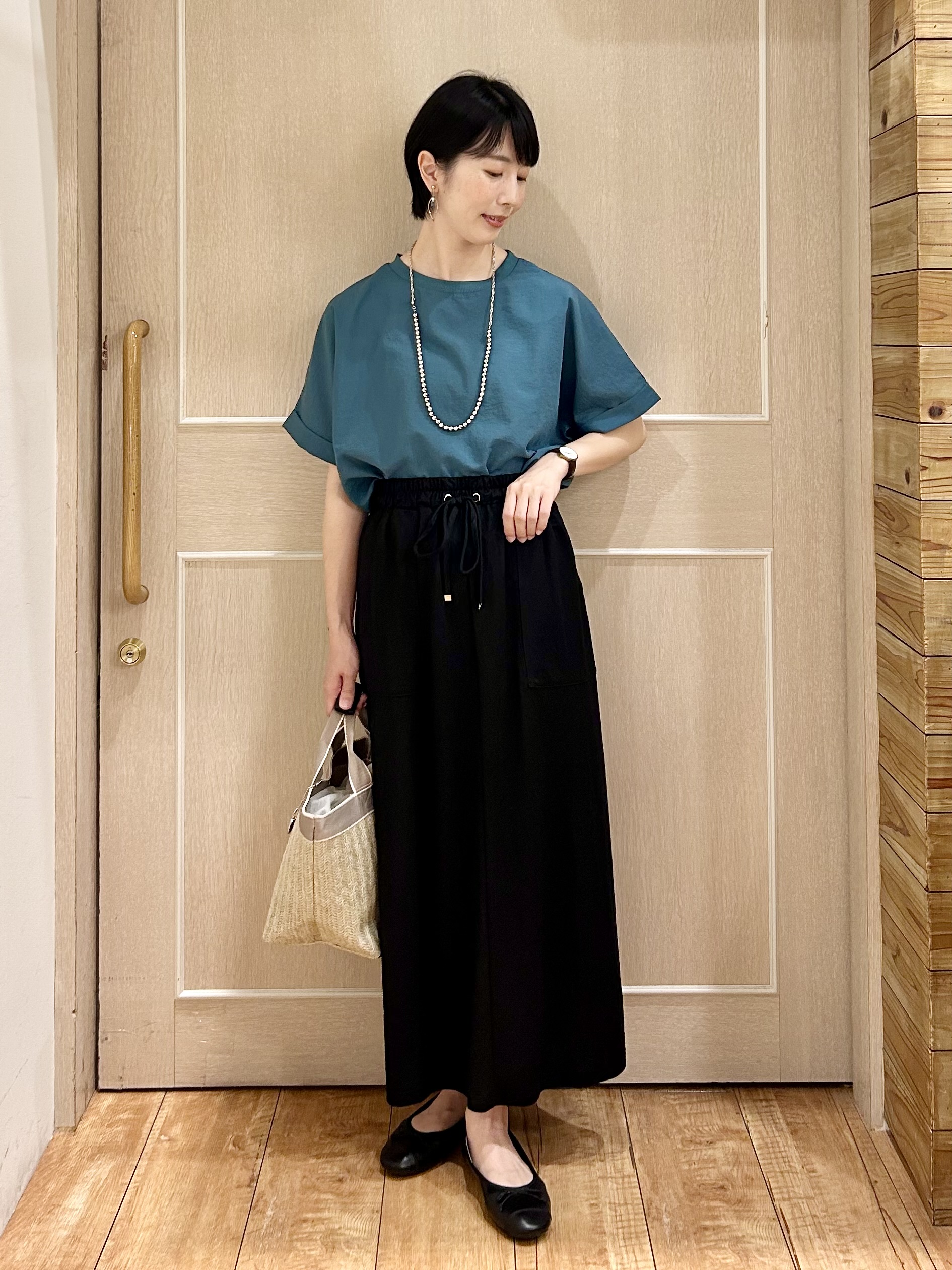 ちぐささんの「SHOO･LA･RUE｜【着丈選べる/体型カバー】洗濯後しわになりにくい さらっと快適ドルマントップス」を使ったコーディネート