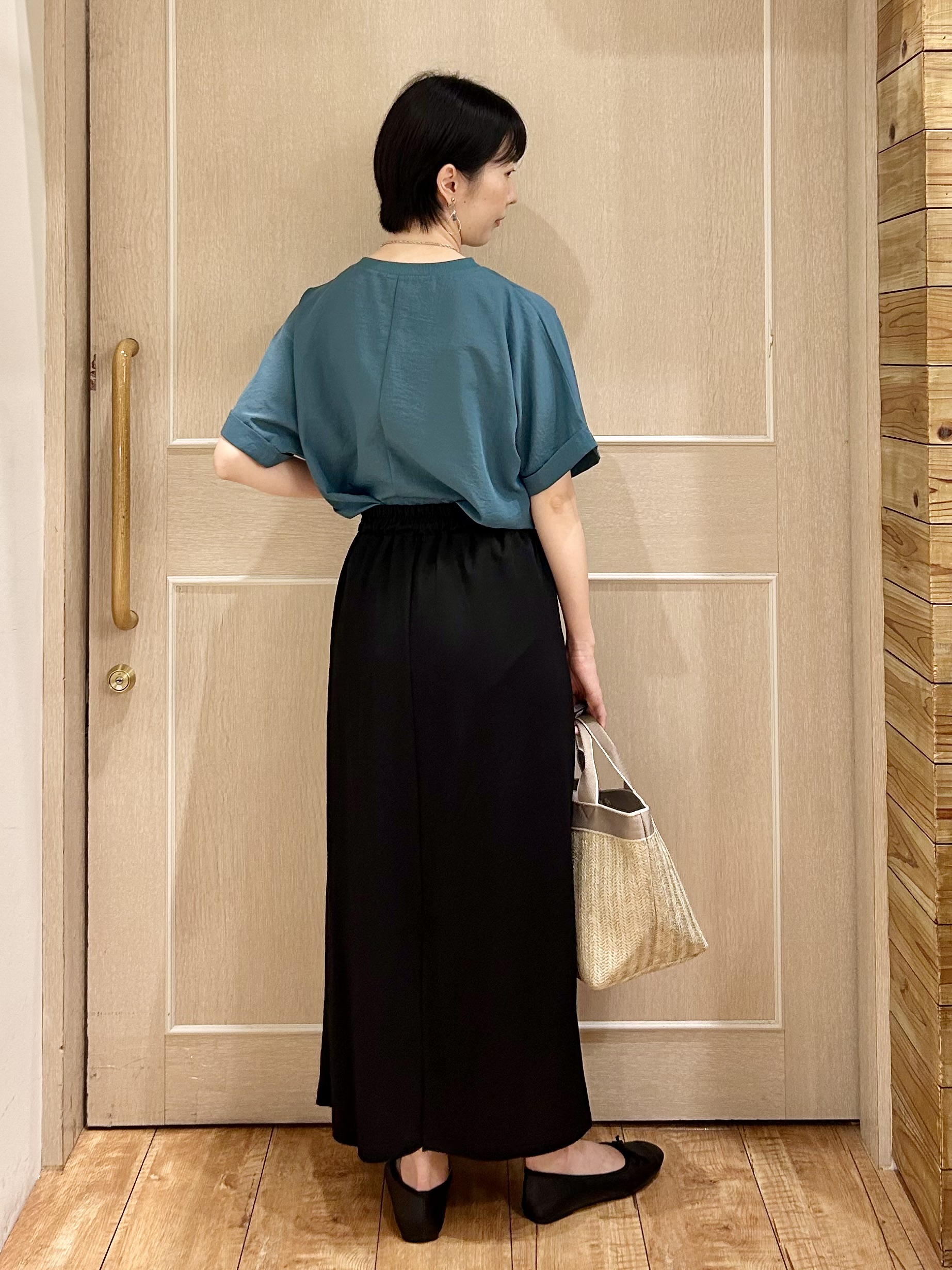 ちぐささんの「SHOO･LA･RUE｜【着丈選べる/体型カバー】洗濯後しわになりにくい さらっと快適ドルマントップス」を使ったコーディネート