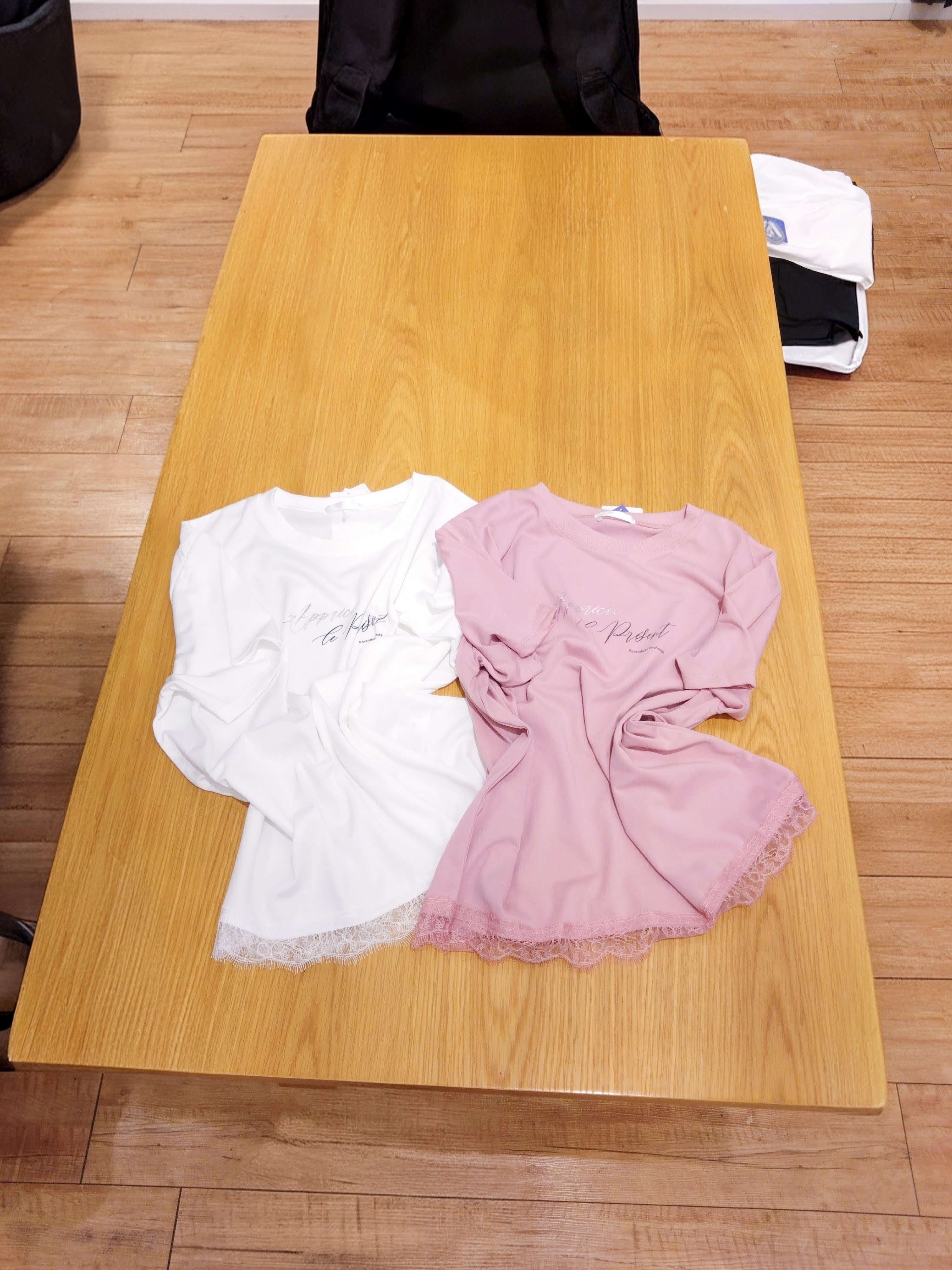 HTCさんの「SHOO･LA･RUE｜【UV/S-LL/洗濯機可】真夏に着たい裾レースが女性らしさをプラスする プリントアソートTシャツ」を使ったコーディネート