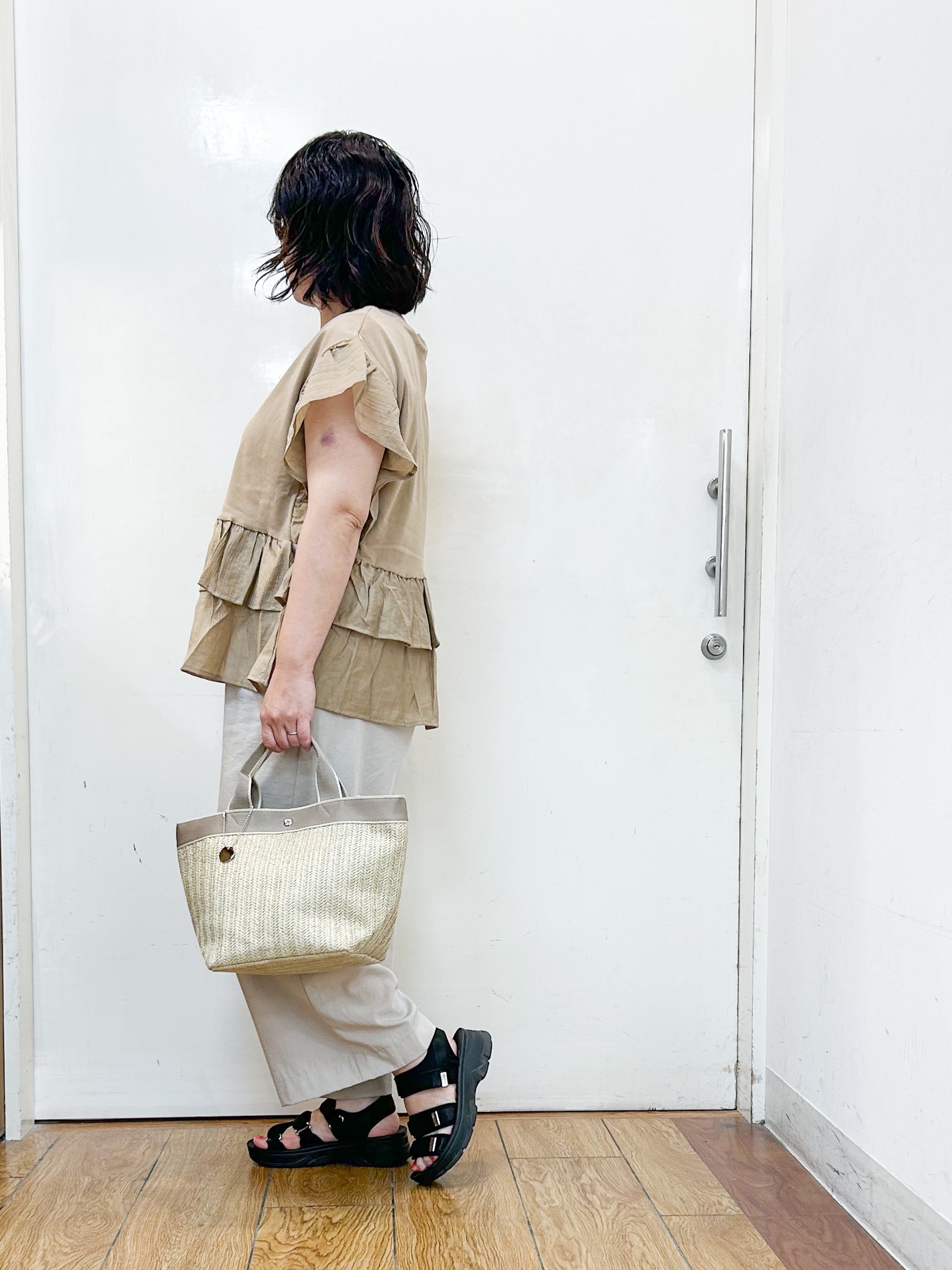 haruさんの「SHOO･LA･RUE｜【S-LL/洗濯機可】着るだけで決まる 主役級フリルトップス」を使ったコーディネート