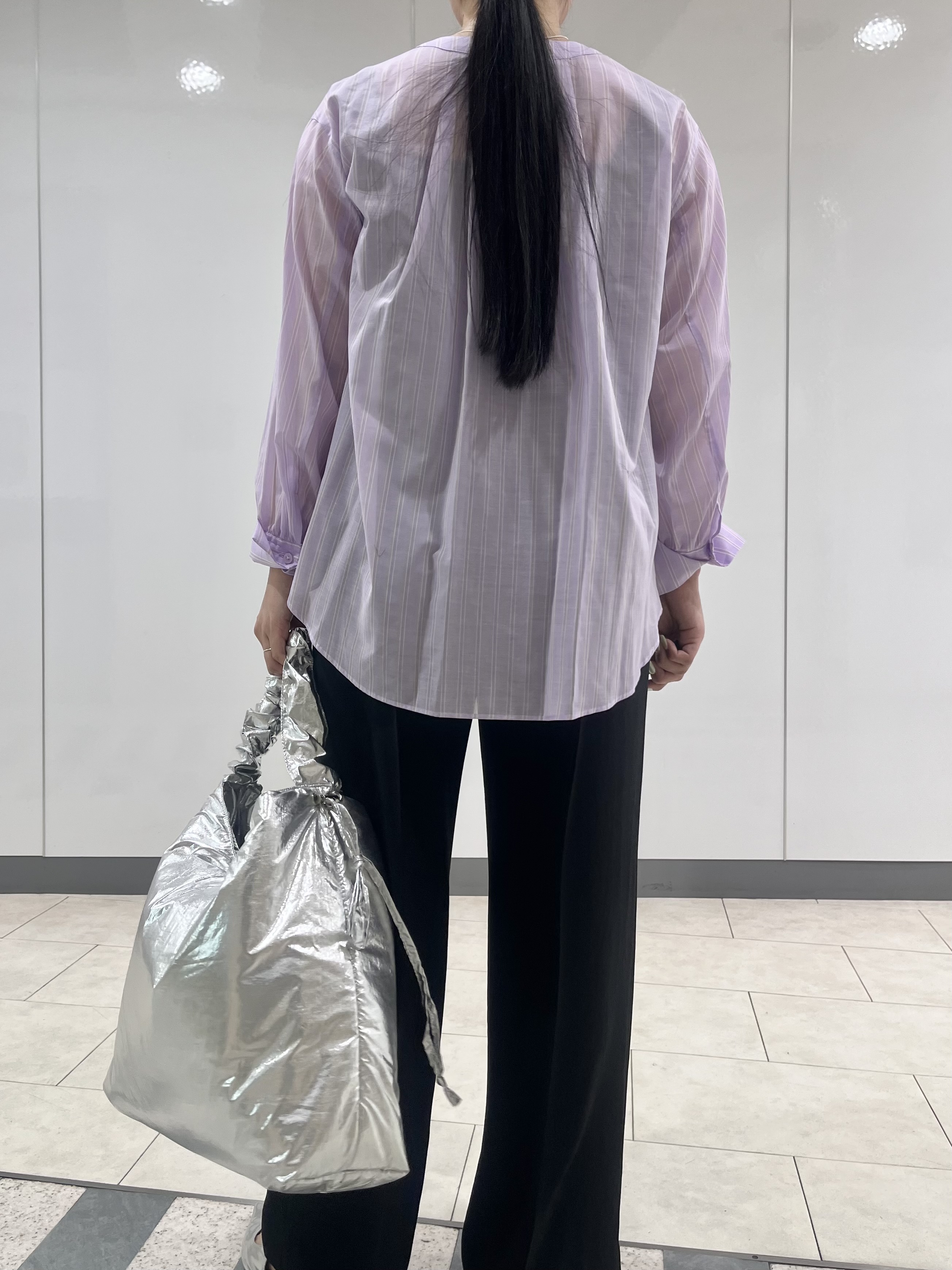 hasuさんの「INDIVI｜【洗える／軽やか】無地＆ストライプ柄 切替タックブラウス」を使ったコーディネート