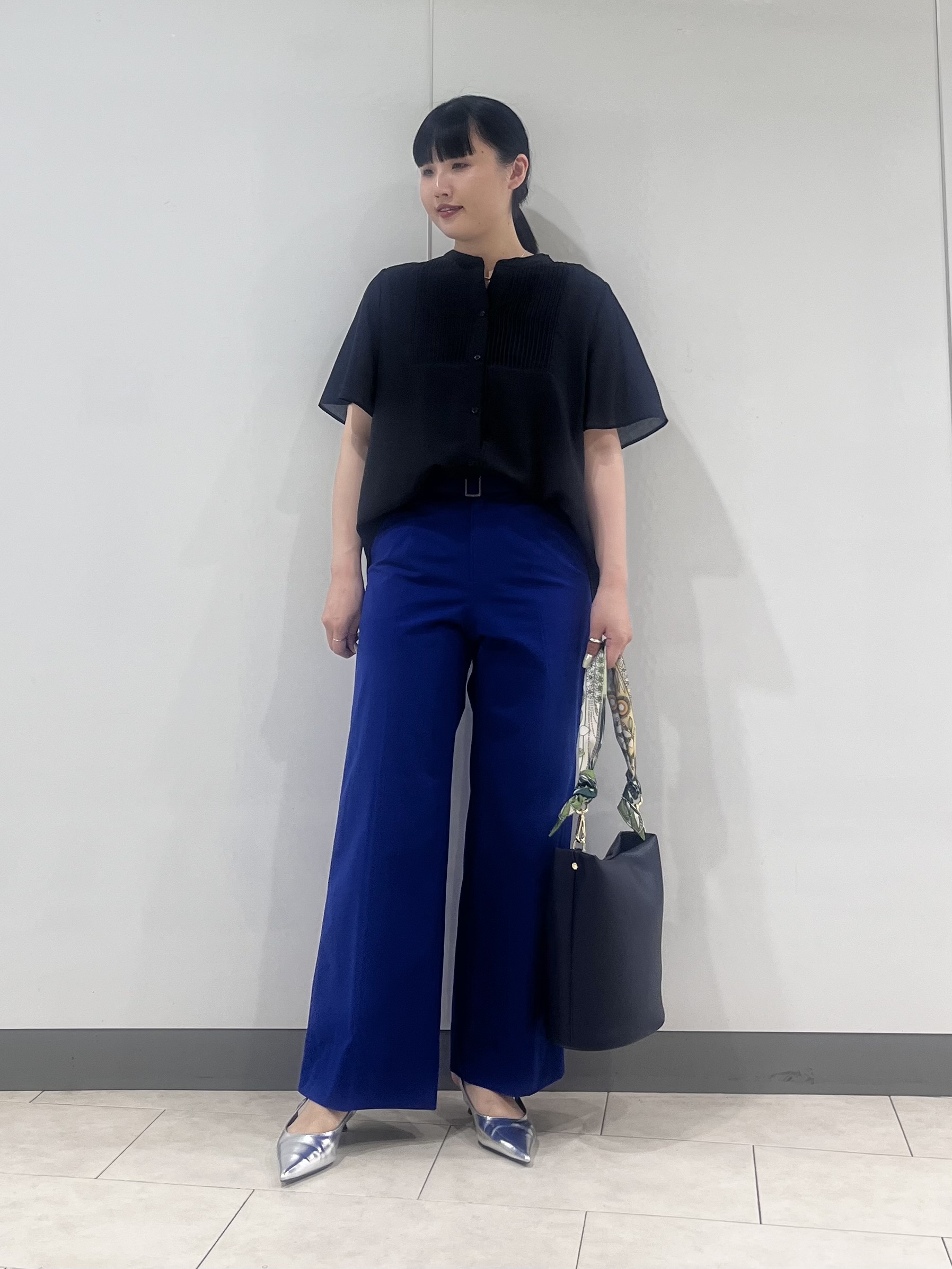 hasuさんの「INDIVI｜【接触冷感/洗える】シアーシャンブレーピンタックブラウス」を使ったコーディネート