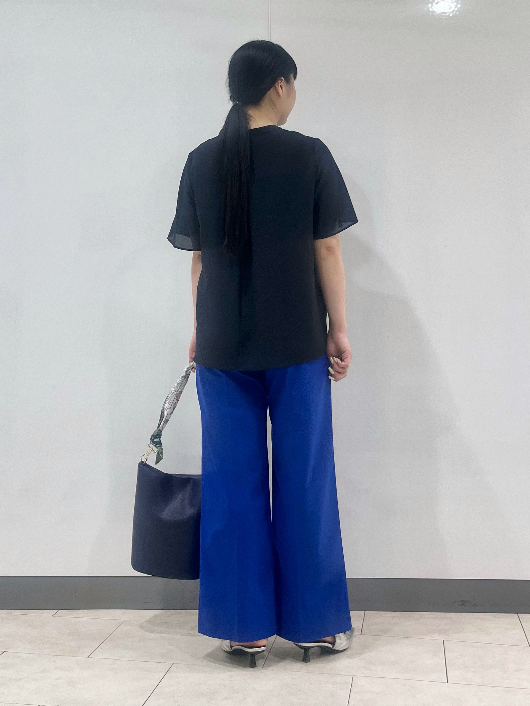 hasuさんの「INDIVI｜【接触冷感/洗える】シアーシャンブレーピンタックブラウス」を使ったコーディネート