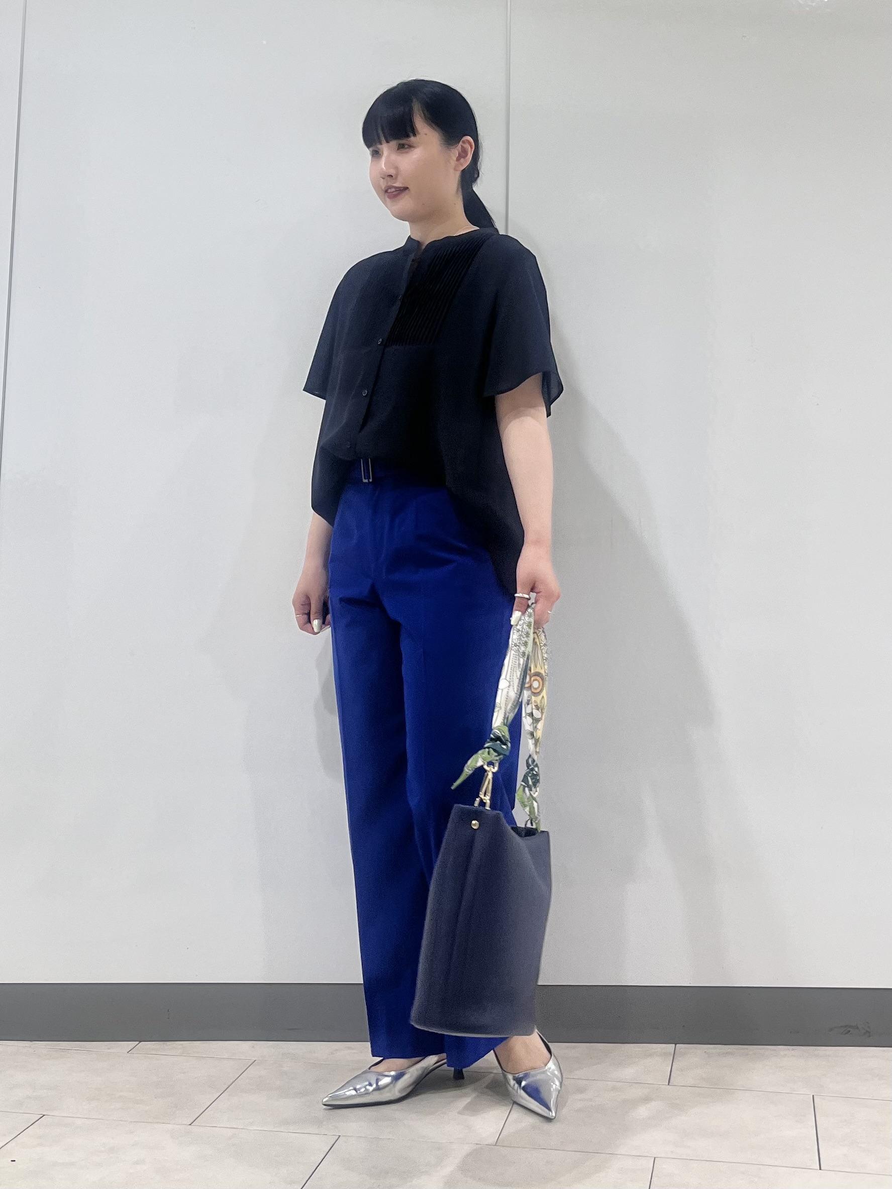 hasuさんの「INDIVI｜【接触冷感/洗える】シアーシャンブレーピンタックブラウス」を使ったコーディネート