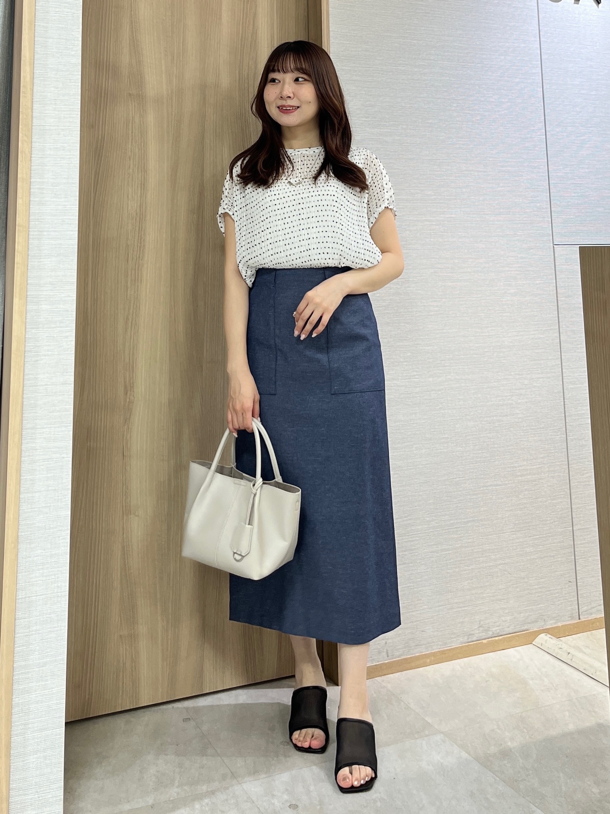 KAHOさんの「UNTITLED｜【1枚で着映える】ドットジャガードブラウス」を使ったコーディネート