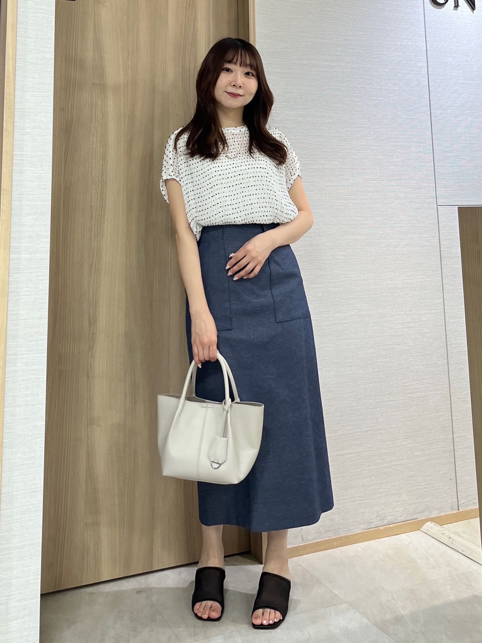 KAHOさんの「UNTITLED｜【1枚で着映える】ドットジャガードブラウス」を使ったコーディネート